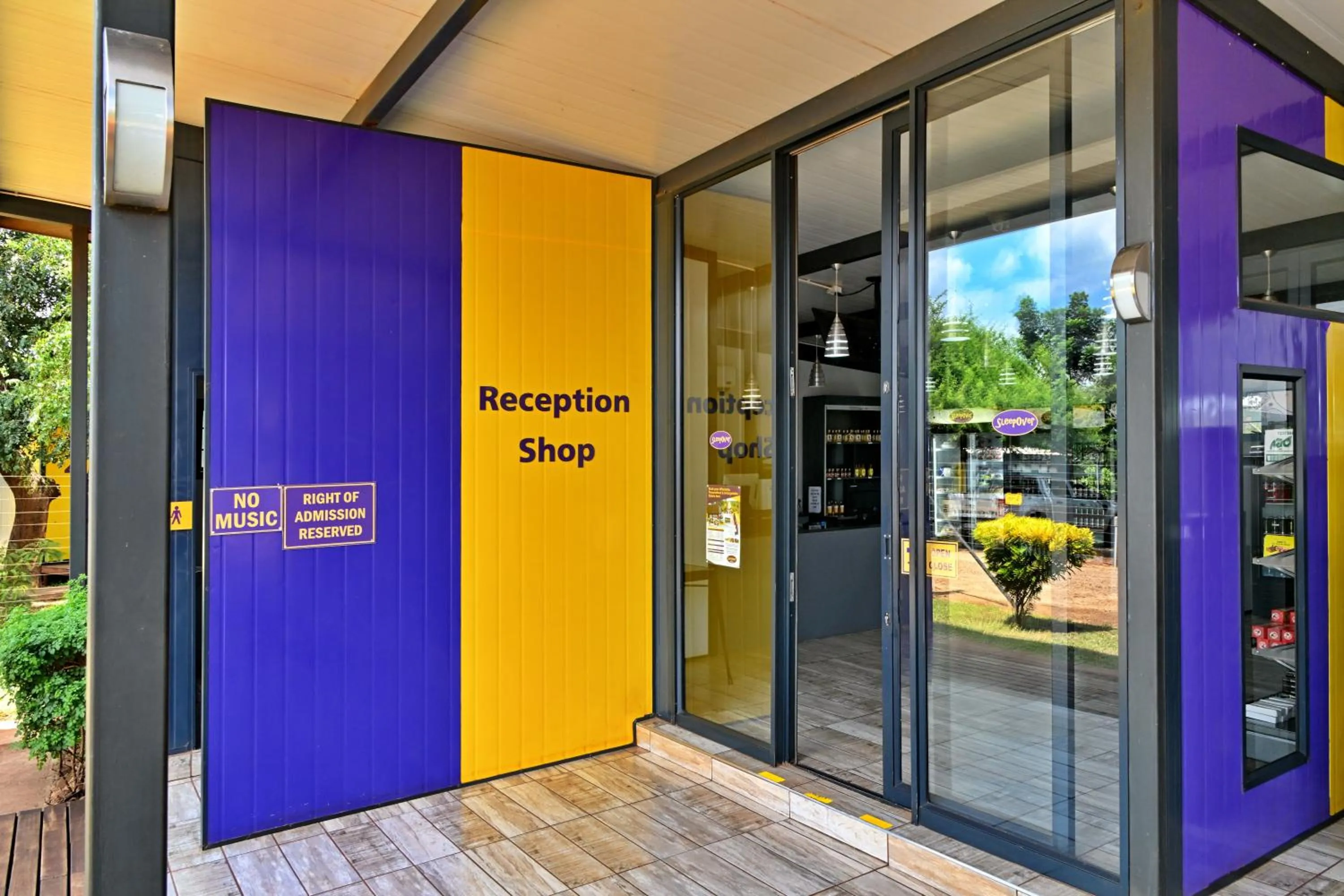 Facade/entrance in SleepOver Komatipoort