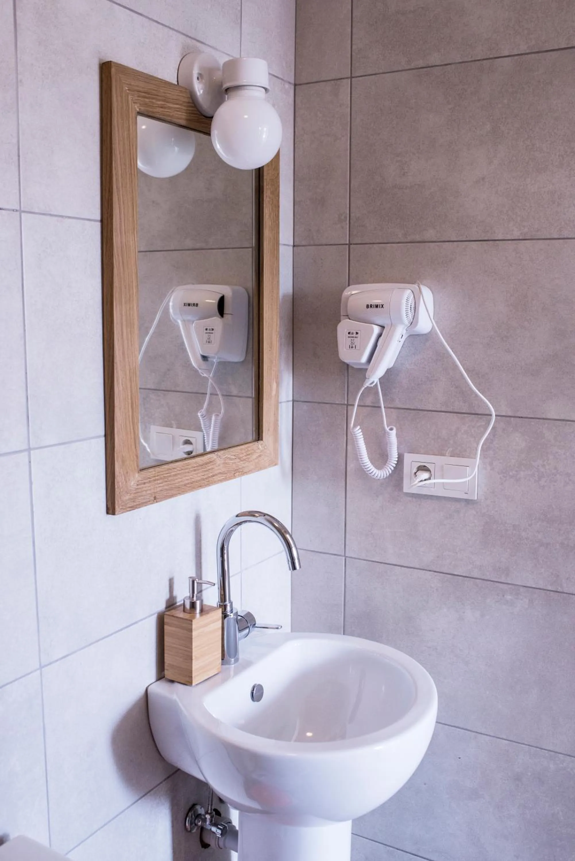 Photo of the whole room in Chateau Napareuli