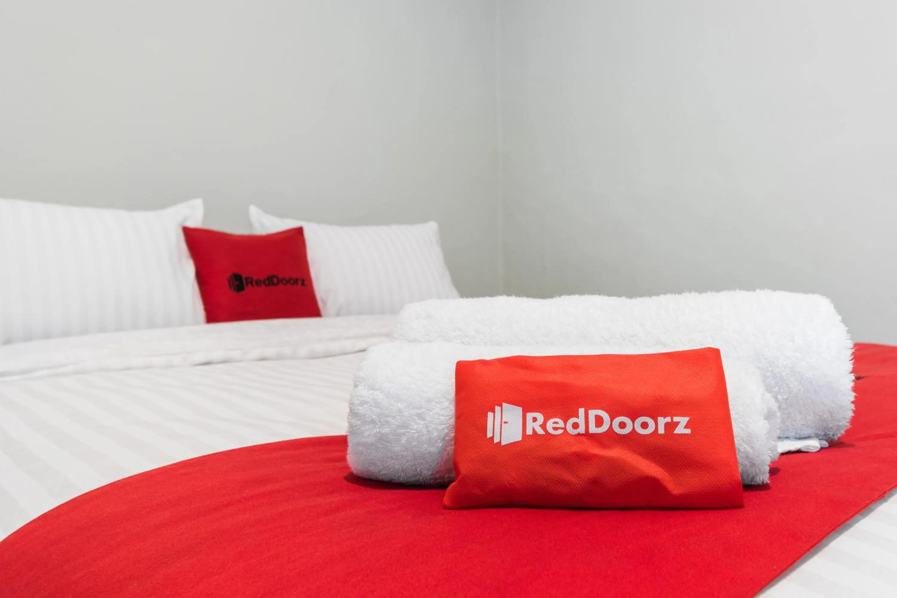 Bed in RedDoorz Plus near RS USU Medan 2