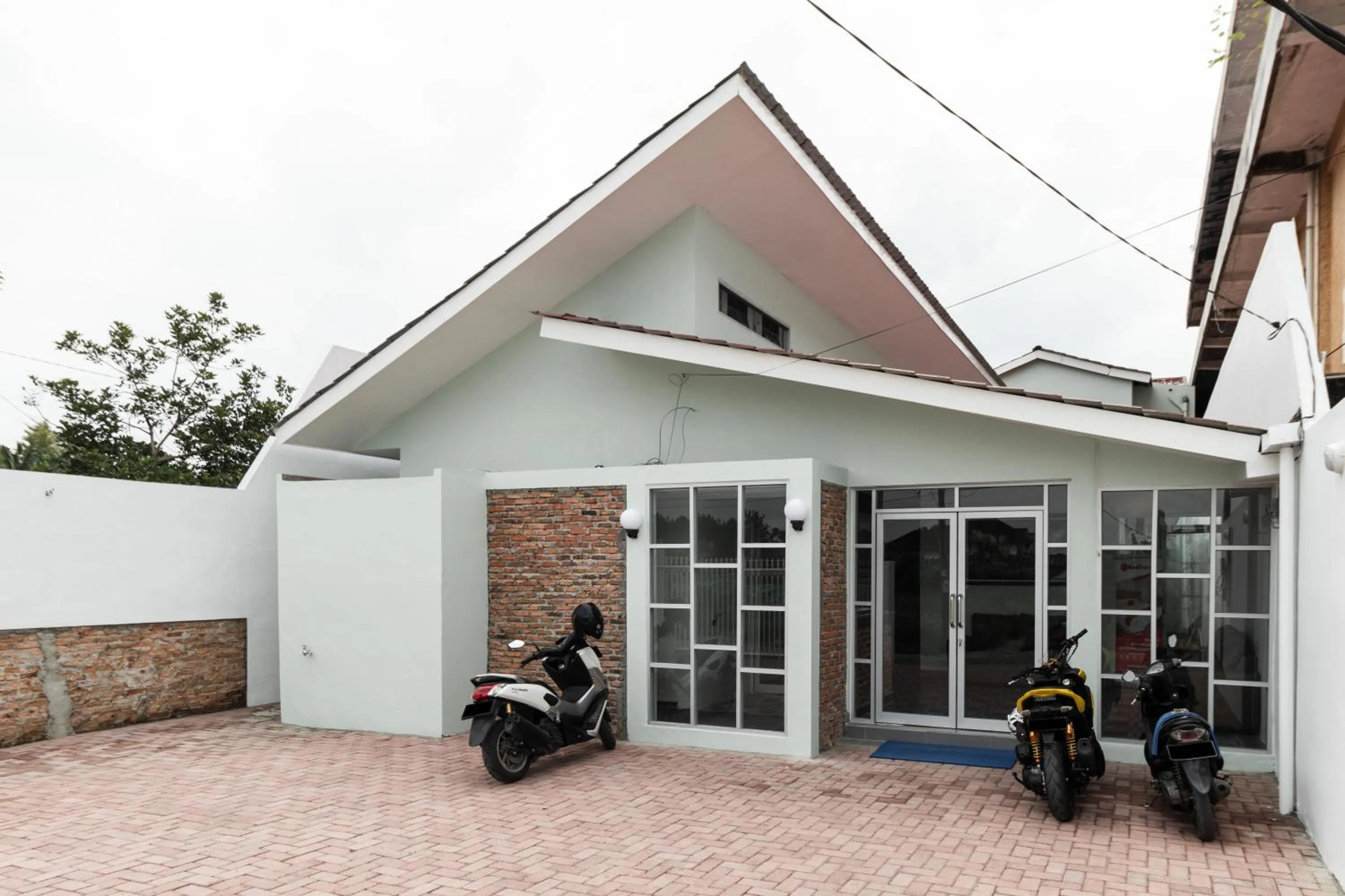 RedDoorz Plus near RS USU Medan 2