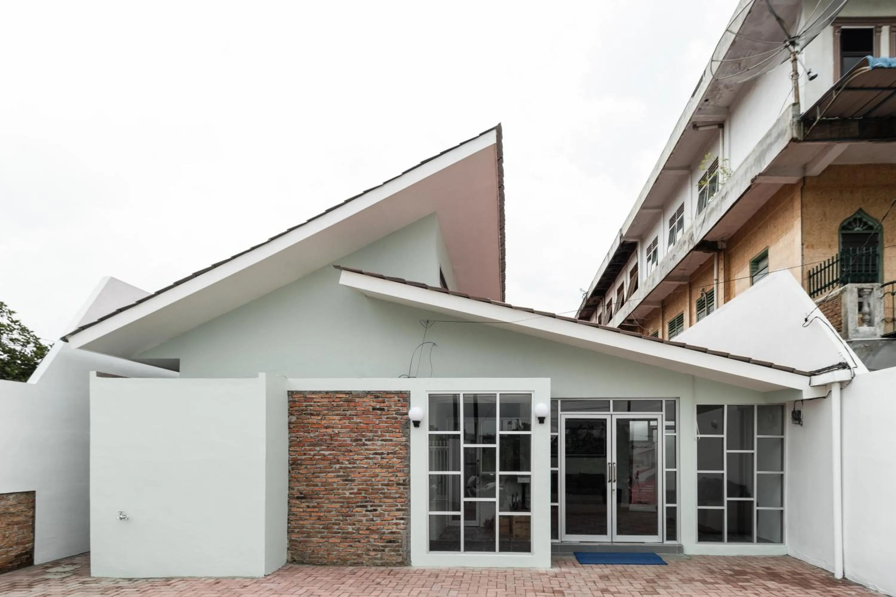 Facade/entrance in RedDoorz Plus near RS USU Medan 2