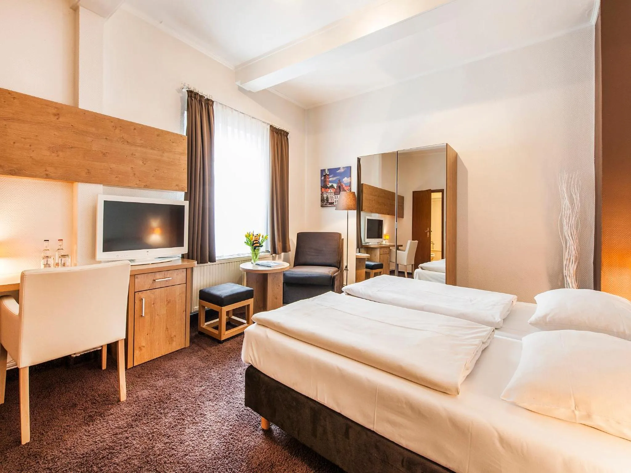 Photo of the whole room, Bed in Hotel Jensen