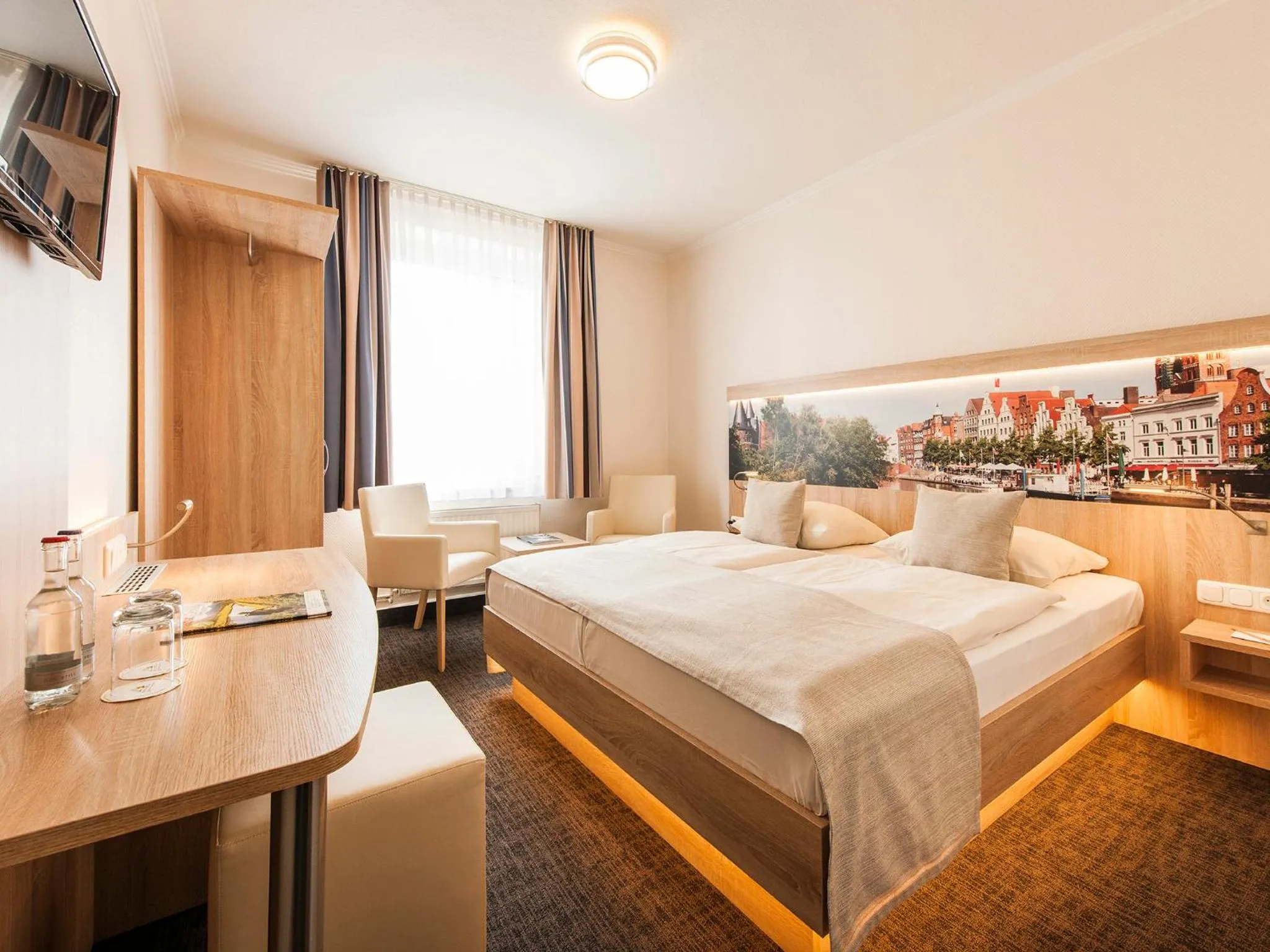 Photo of the whole room, Bed in Hotel Jensen