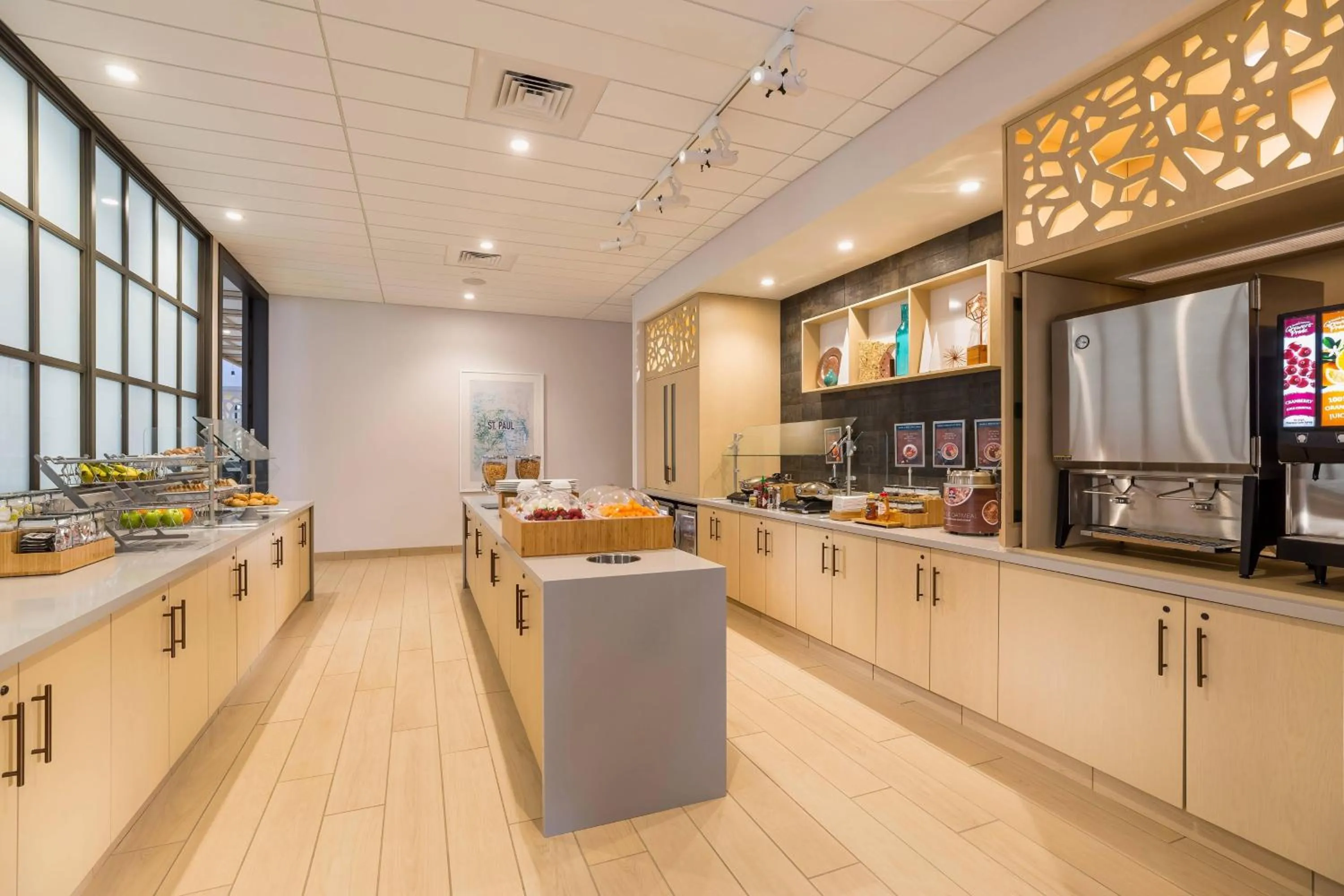 Breakfast in SpringHill Suites St. Paul Downtown