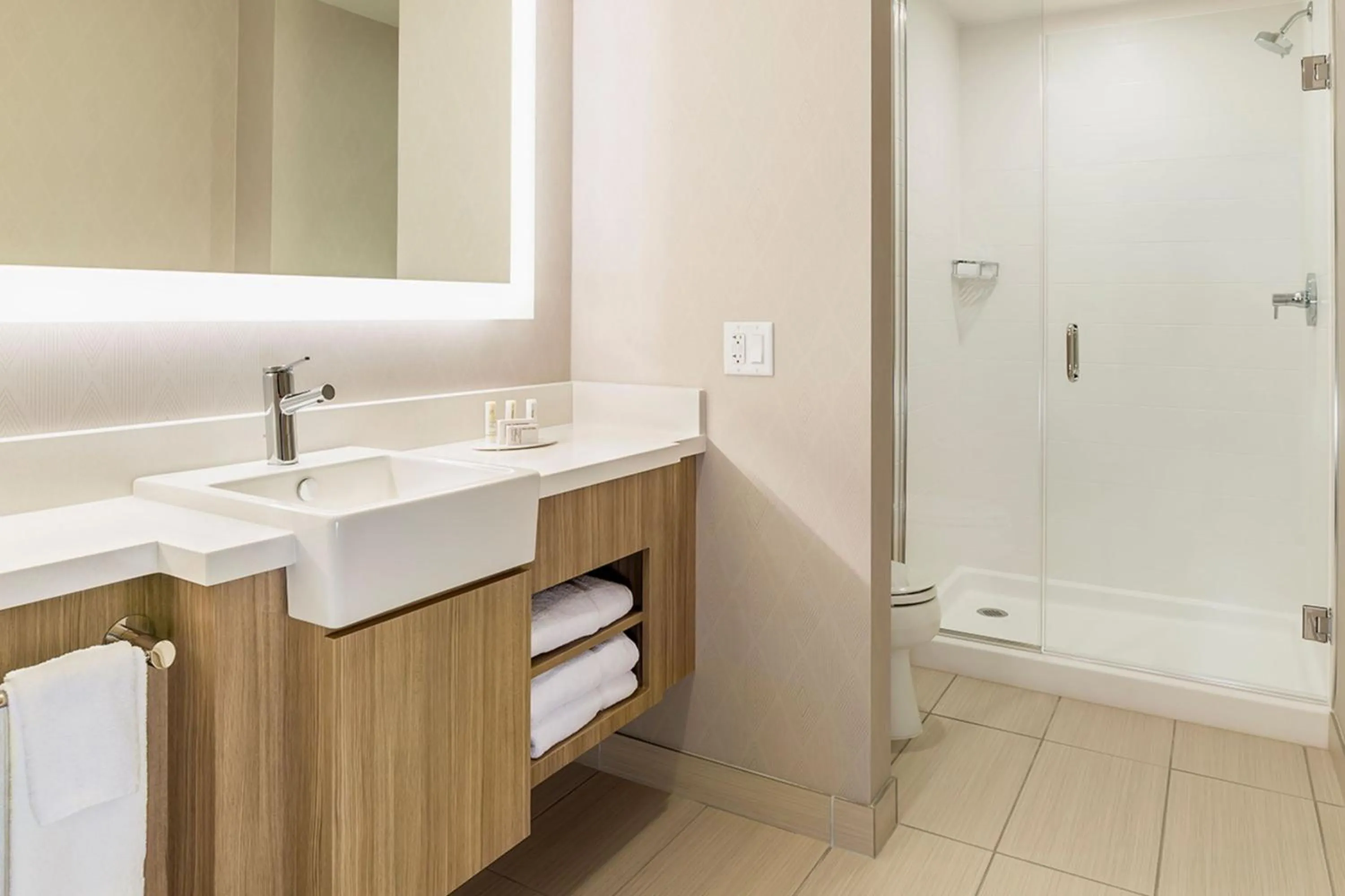 Bathroom in SpringHill Suites St. Paul Downtown