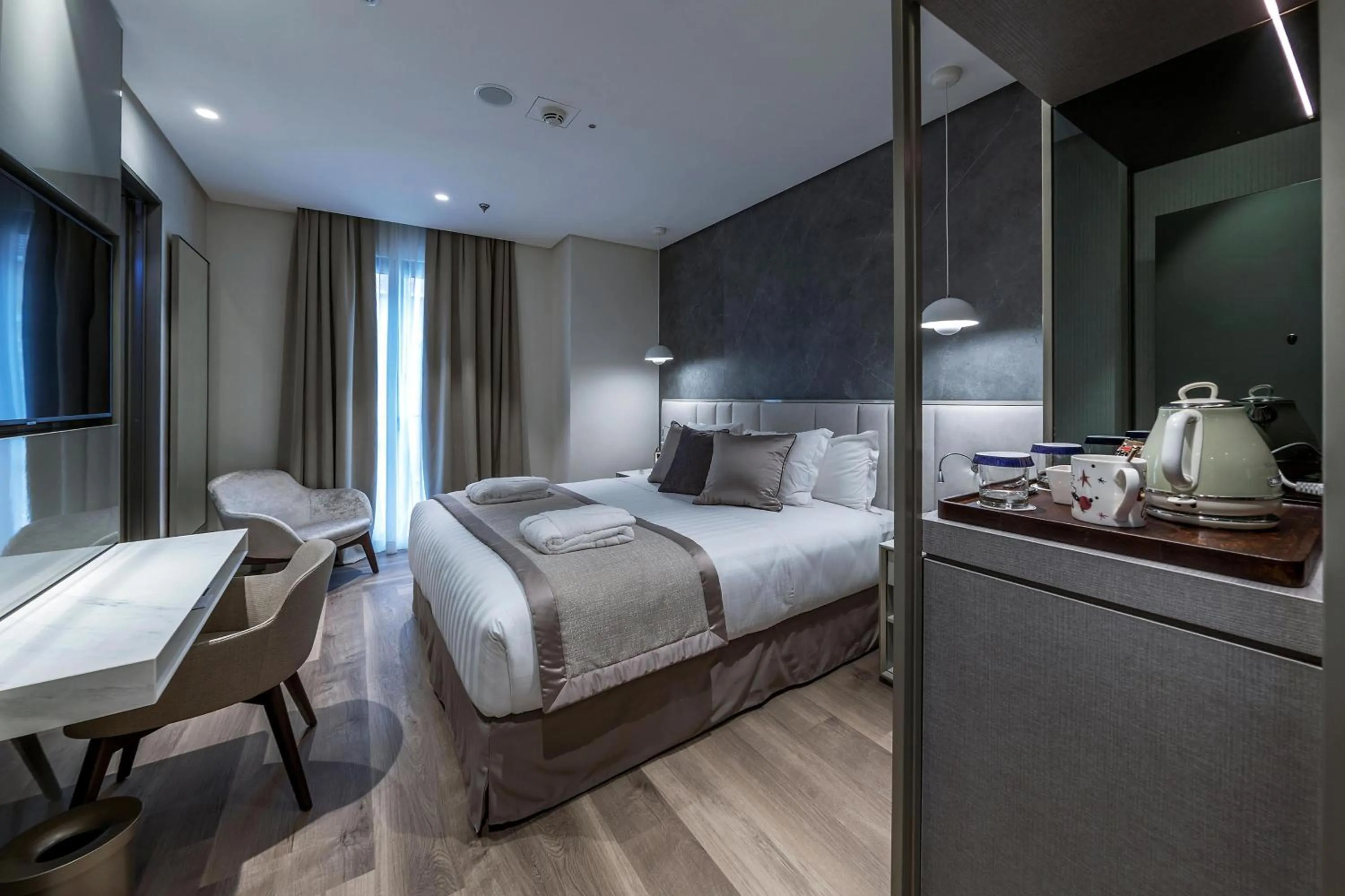 Photo of the whole room, Bed in The Regency, Rome, a Tribute Portfolio Hotel