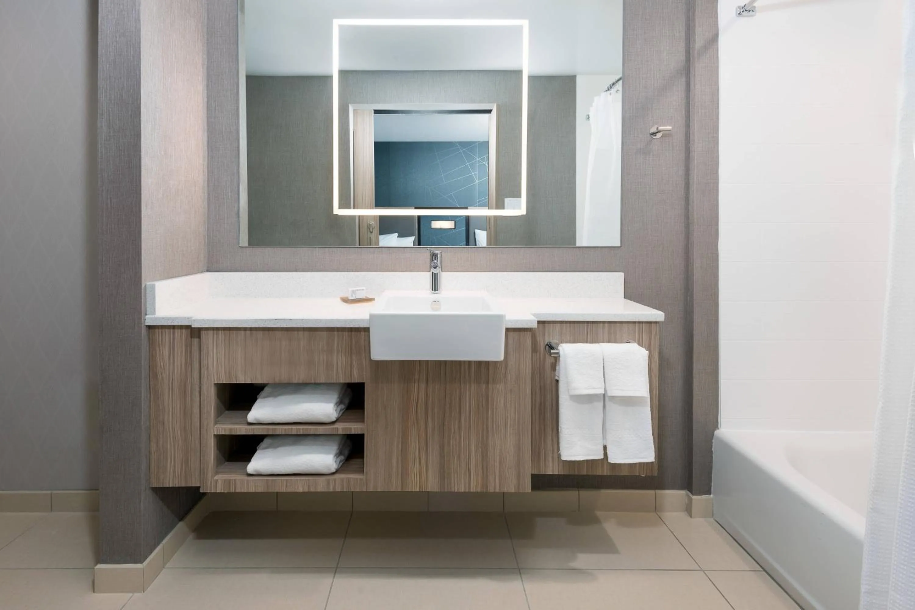 Bathroom in SpringHill Suites Lakeland