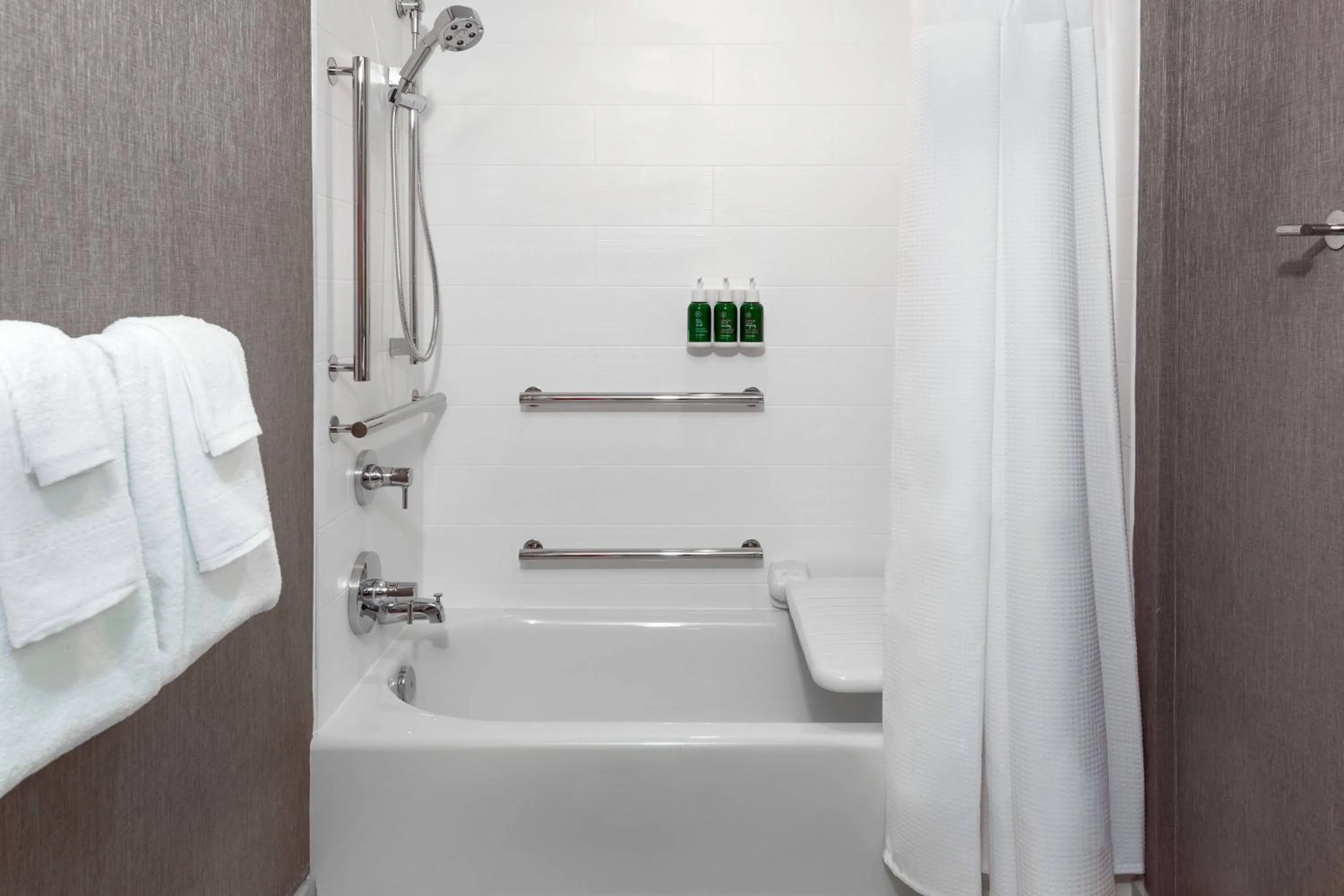 Bathroom in SpringHill Suites Lakeland