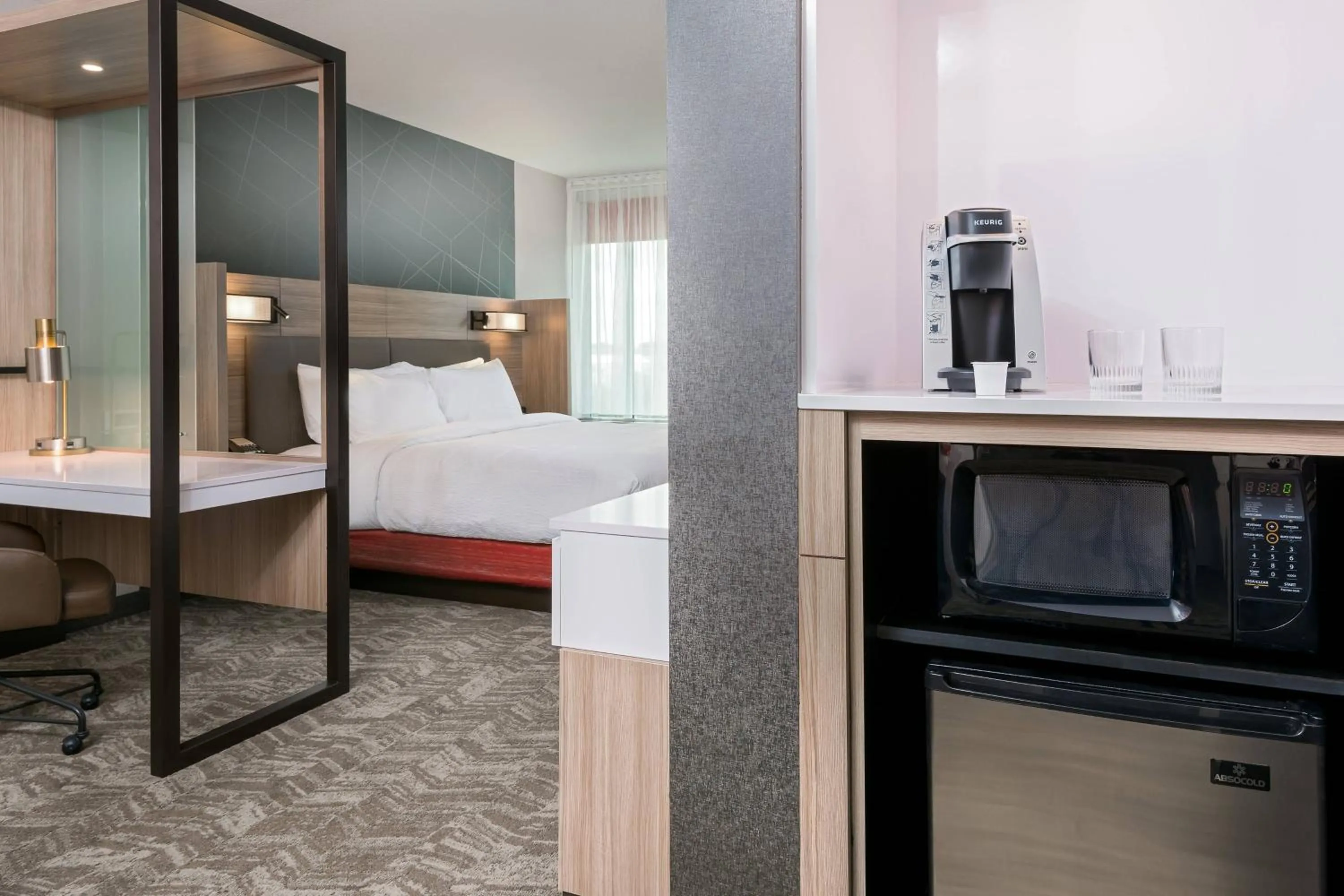 Kitchen or kitchenette, Bed in SpringHill Suites Lakeland