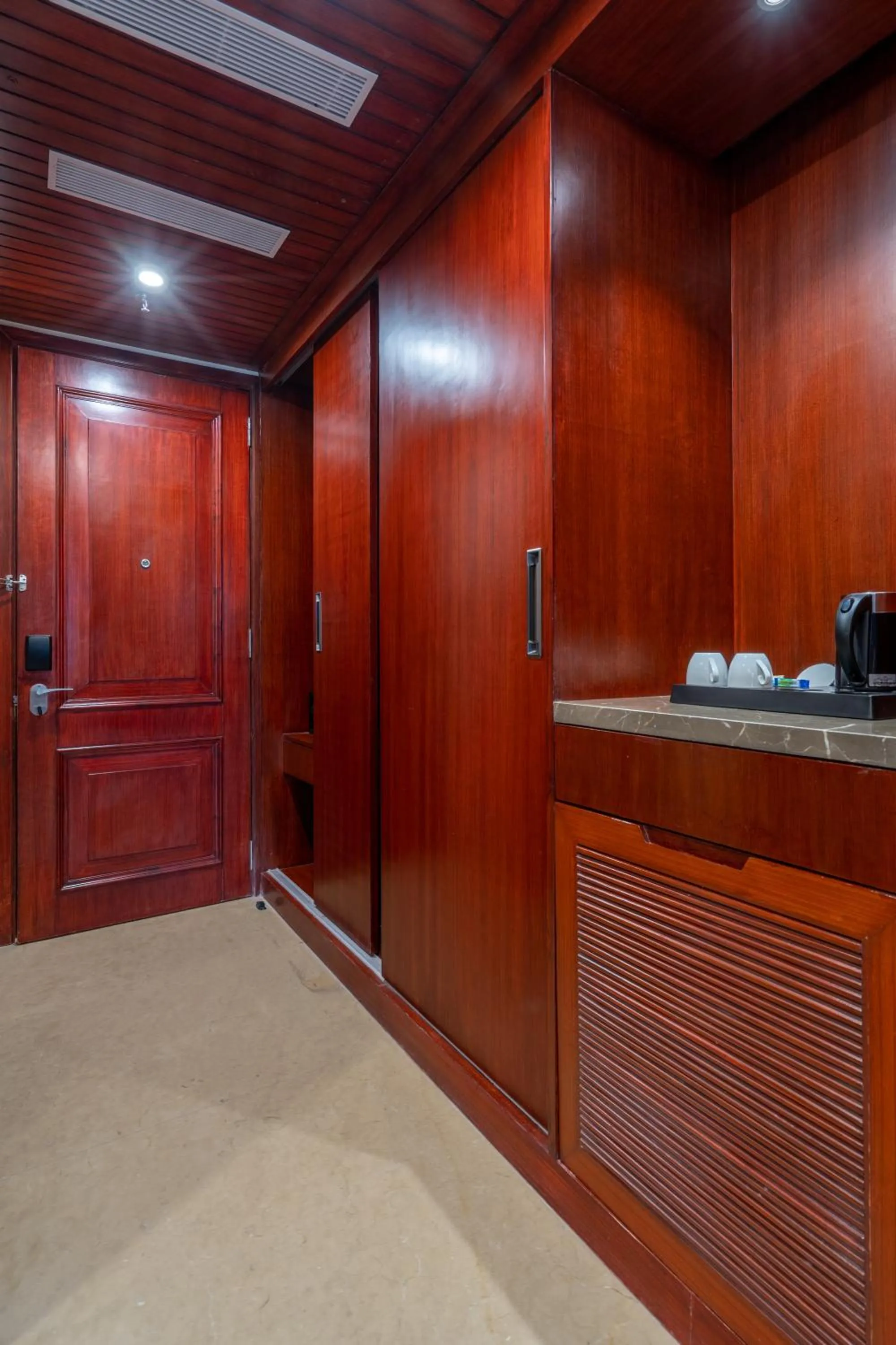 Coffee/tea facilities in Hukam's Lalit Mahal - Hotel Convention Club