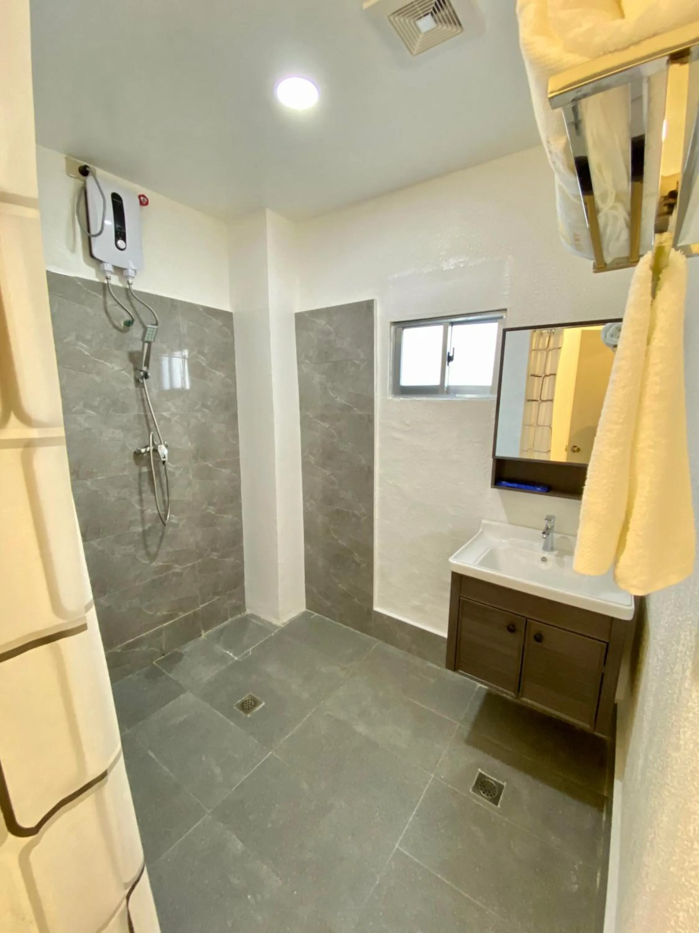 Shower in SUN MY HOTEL