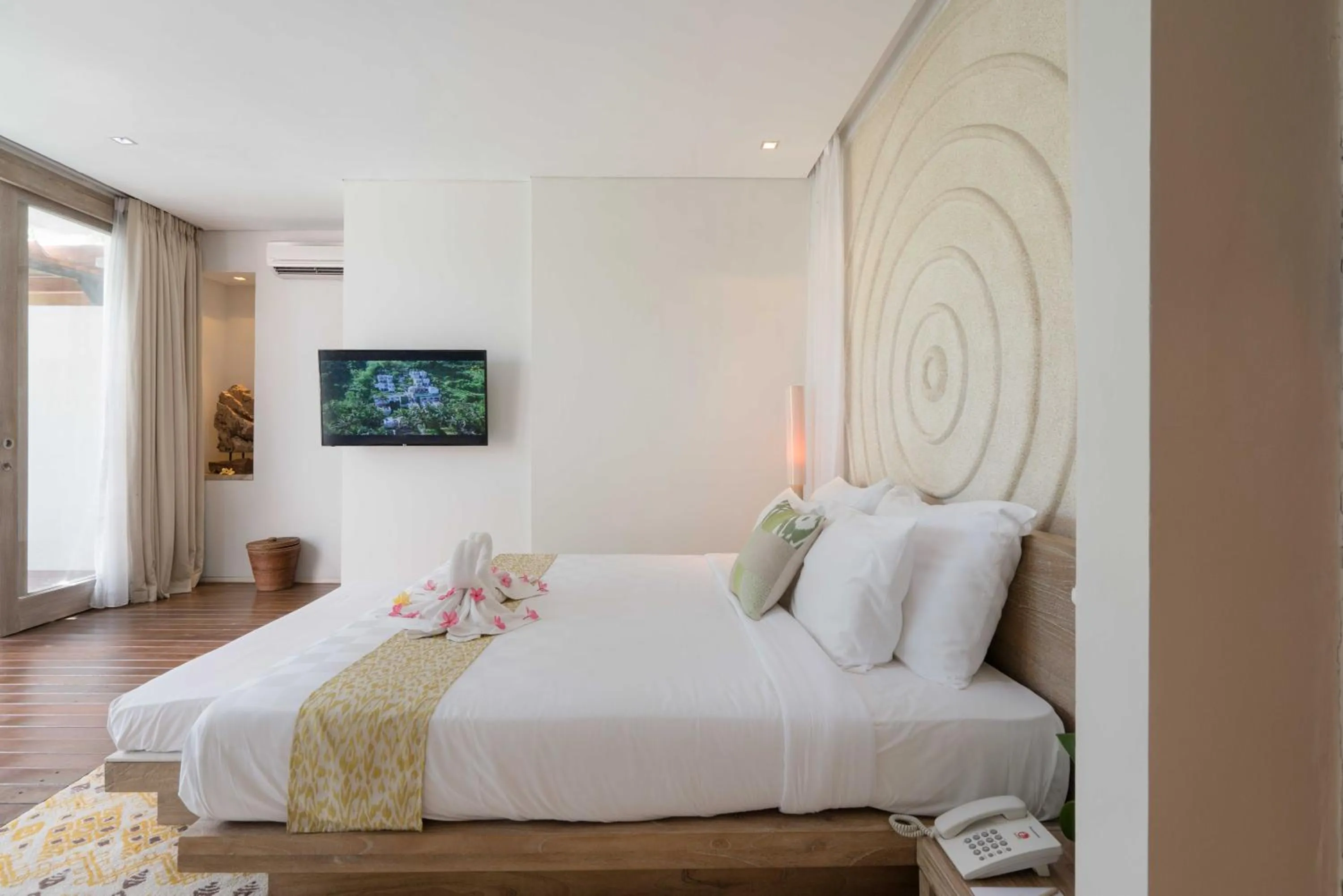 TV and multimedia, Bed in Svarga Resort Lombok