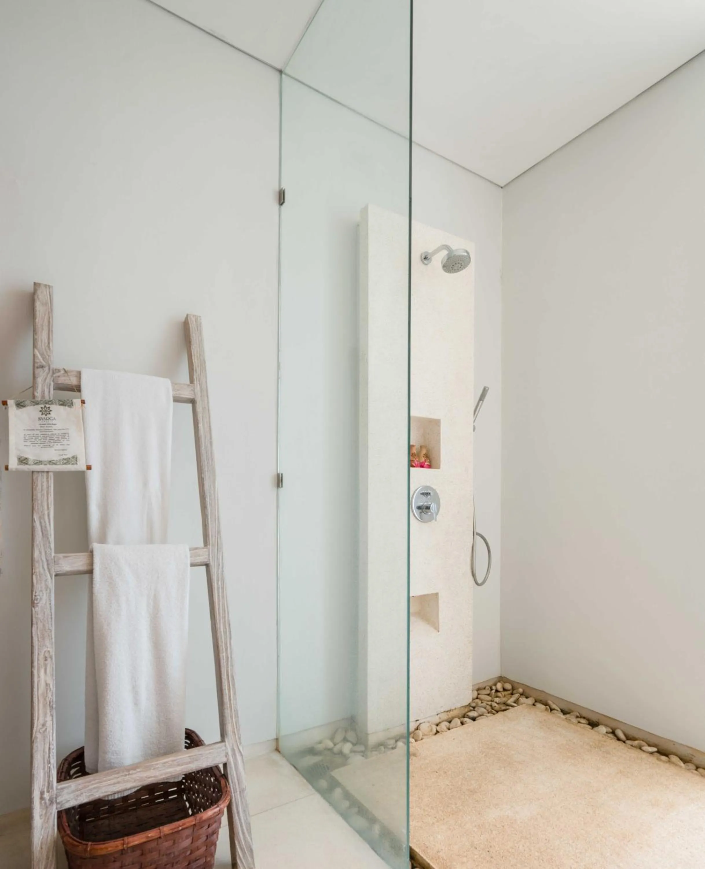 Shower, Bed in Svarga Resort Lombok