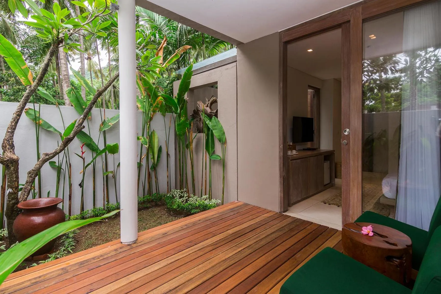 Garden in Svarga Resort Lombok