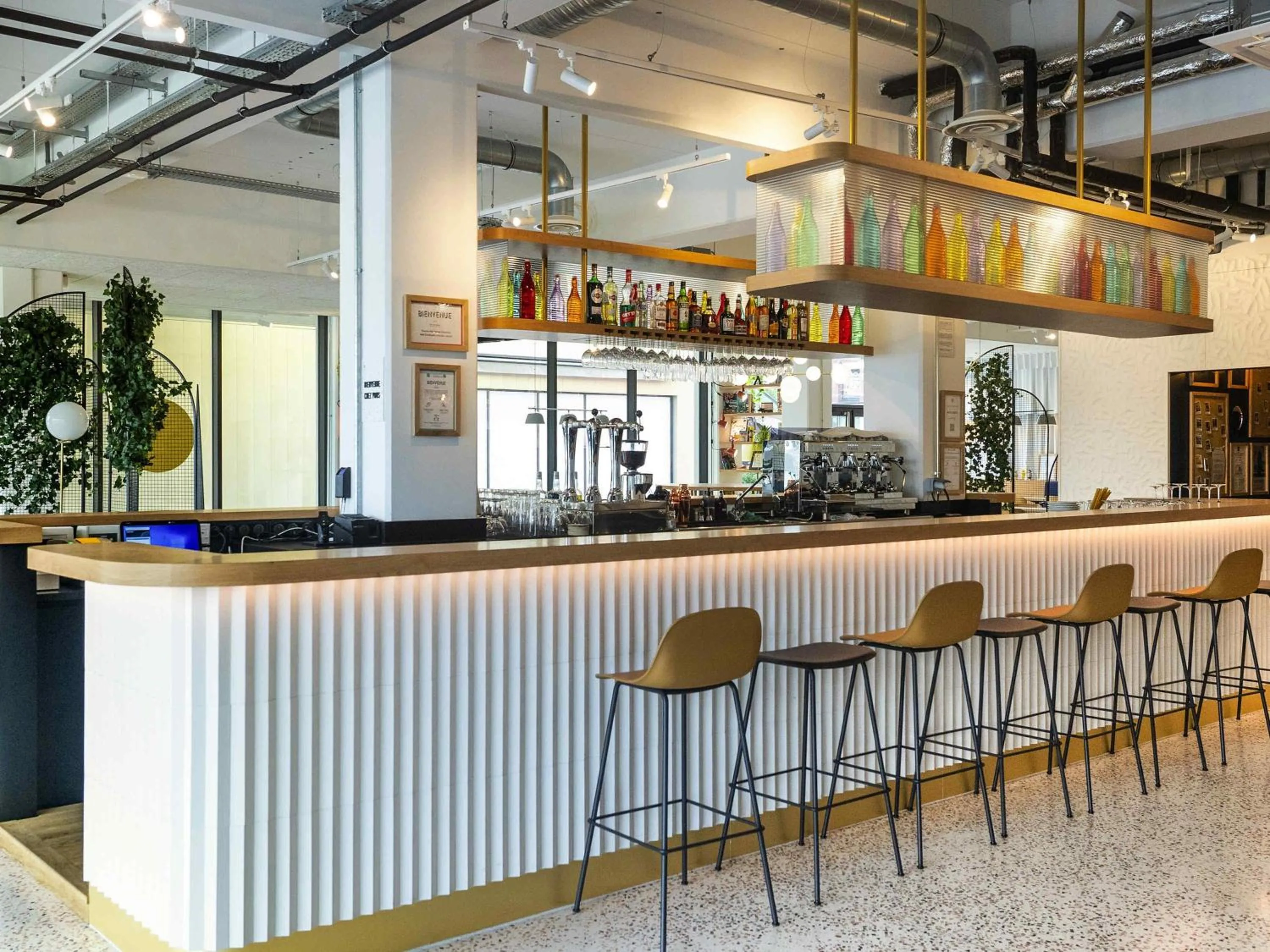 Lounge or bar in ibis Styles Paris Romainville