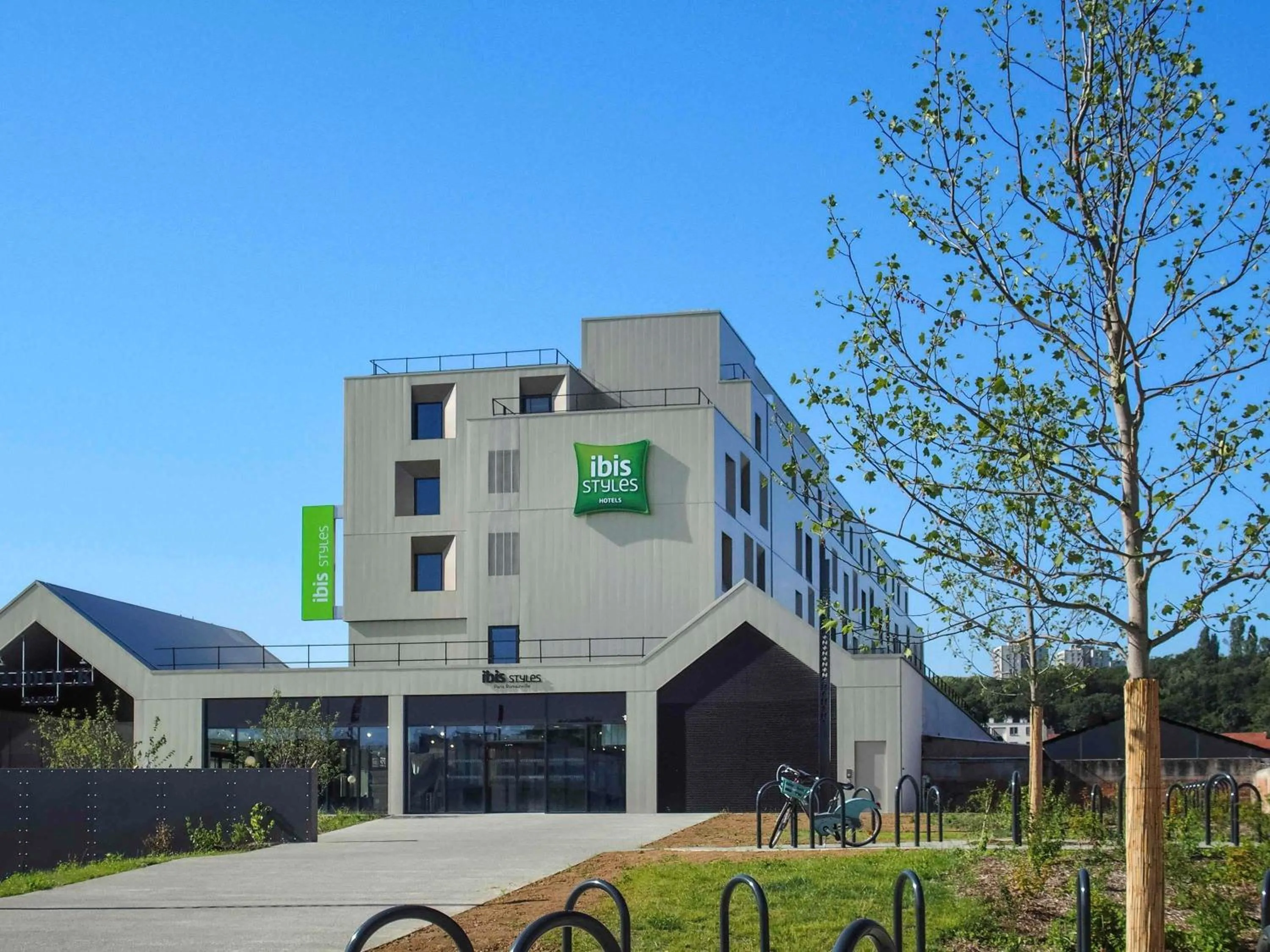 Property building in ibis Styles Paris Romainville