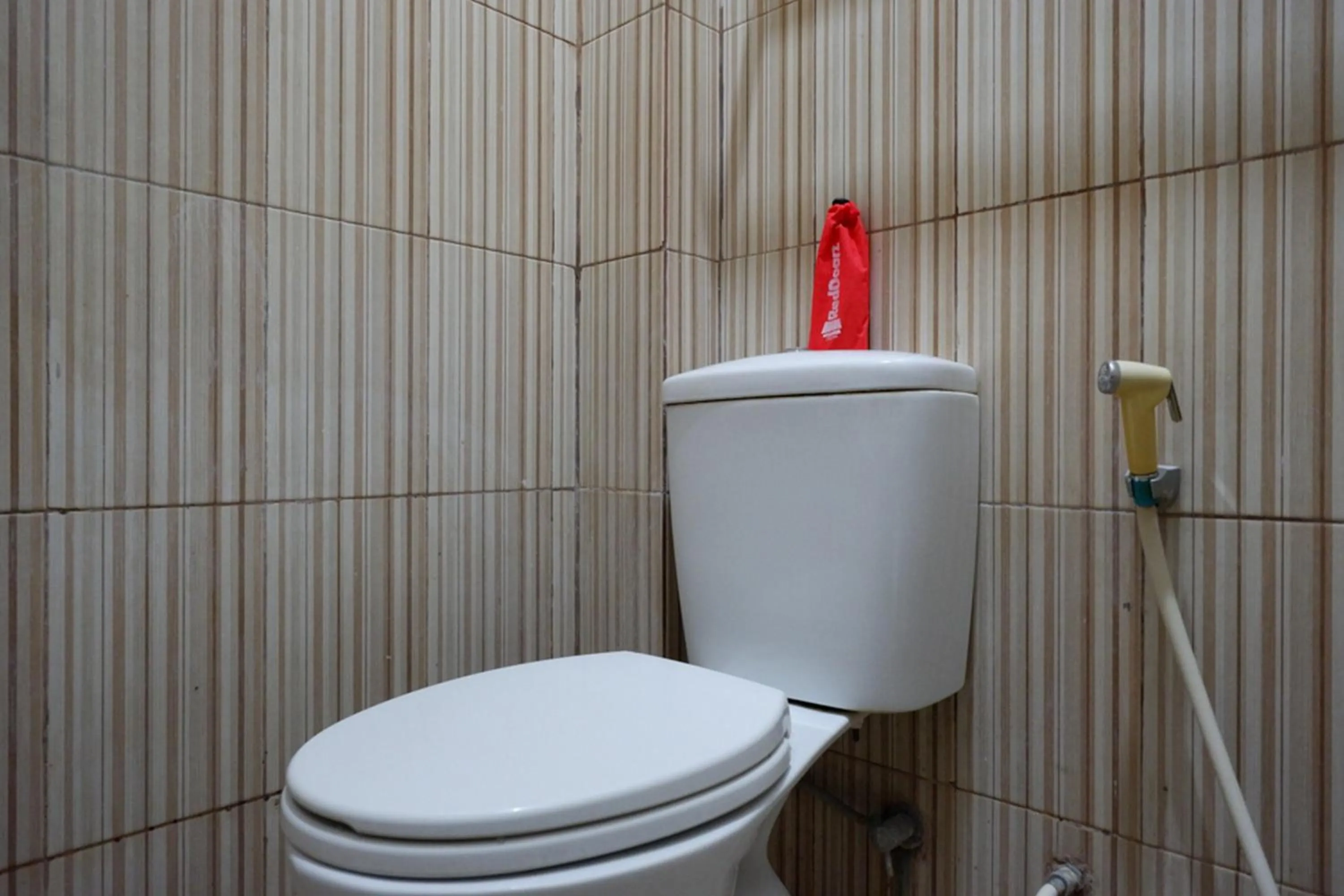 RedDoorz @ Hotel Bumi Palupy