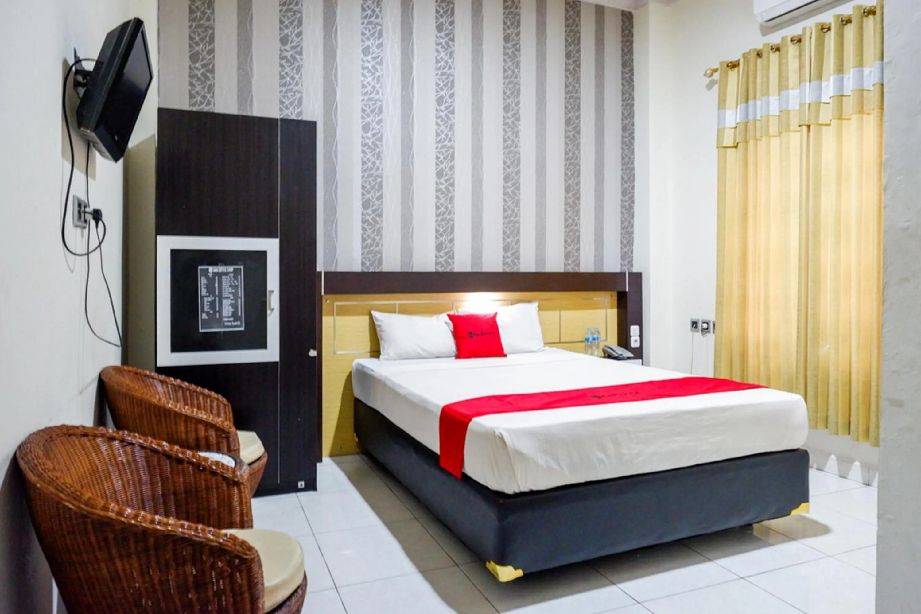 Bed in RedDoorz @ Hotel Bumi Palupy
