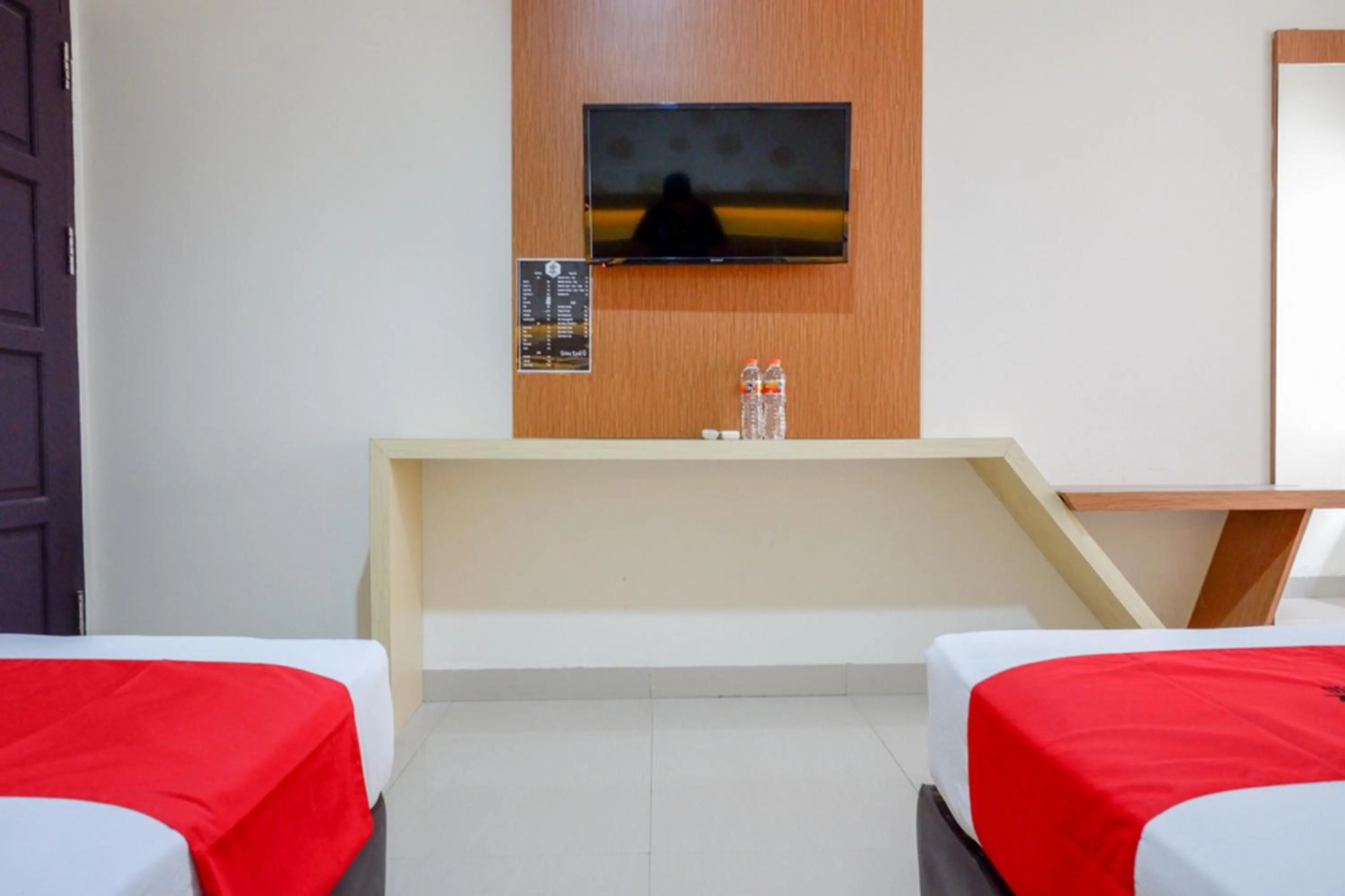 Bed in RedDoorz @ Hotel Bumi Palupy