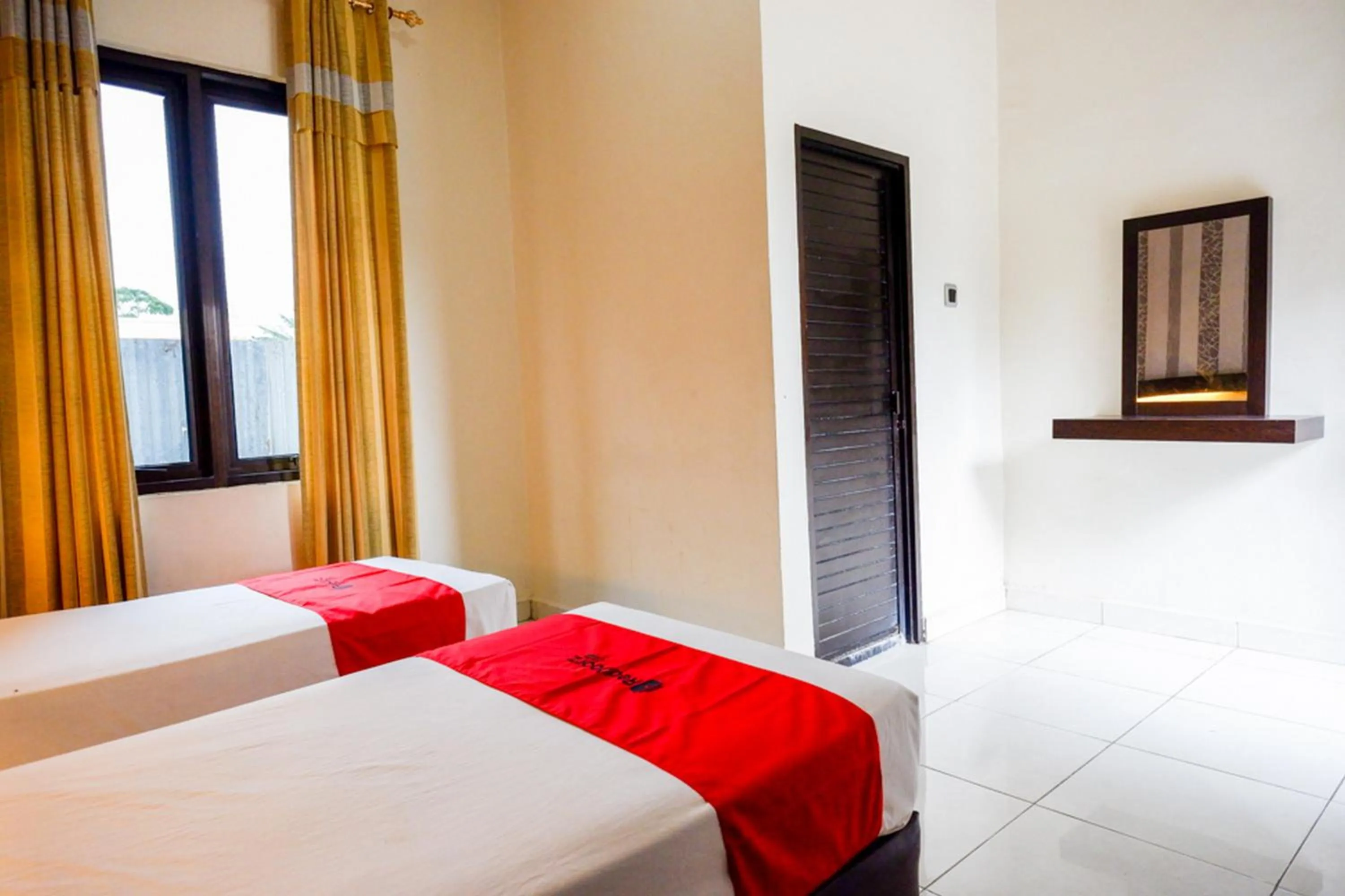 Bed in RedDoorz @ Hotel Bumi Palupy