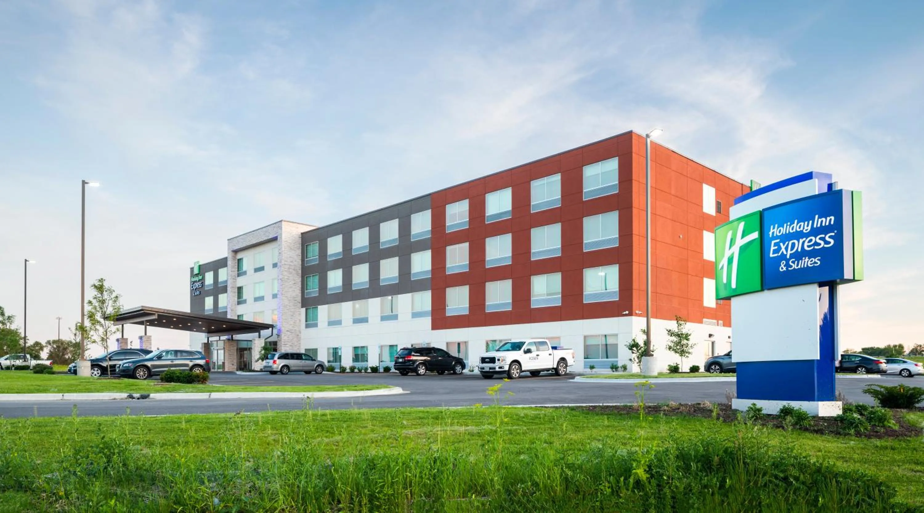 Property building in Holiday Inn Express & Suites - Bourbonnais East - Bradley by IHG