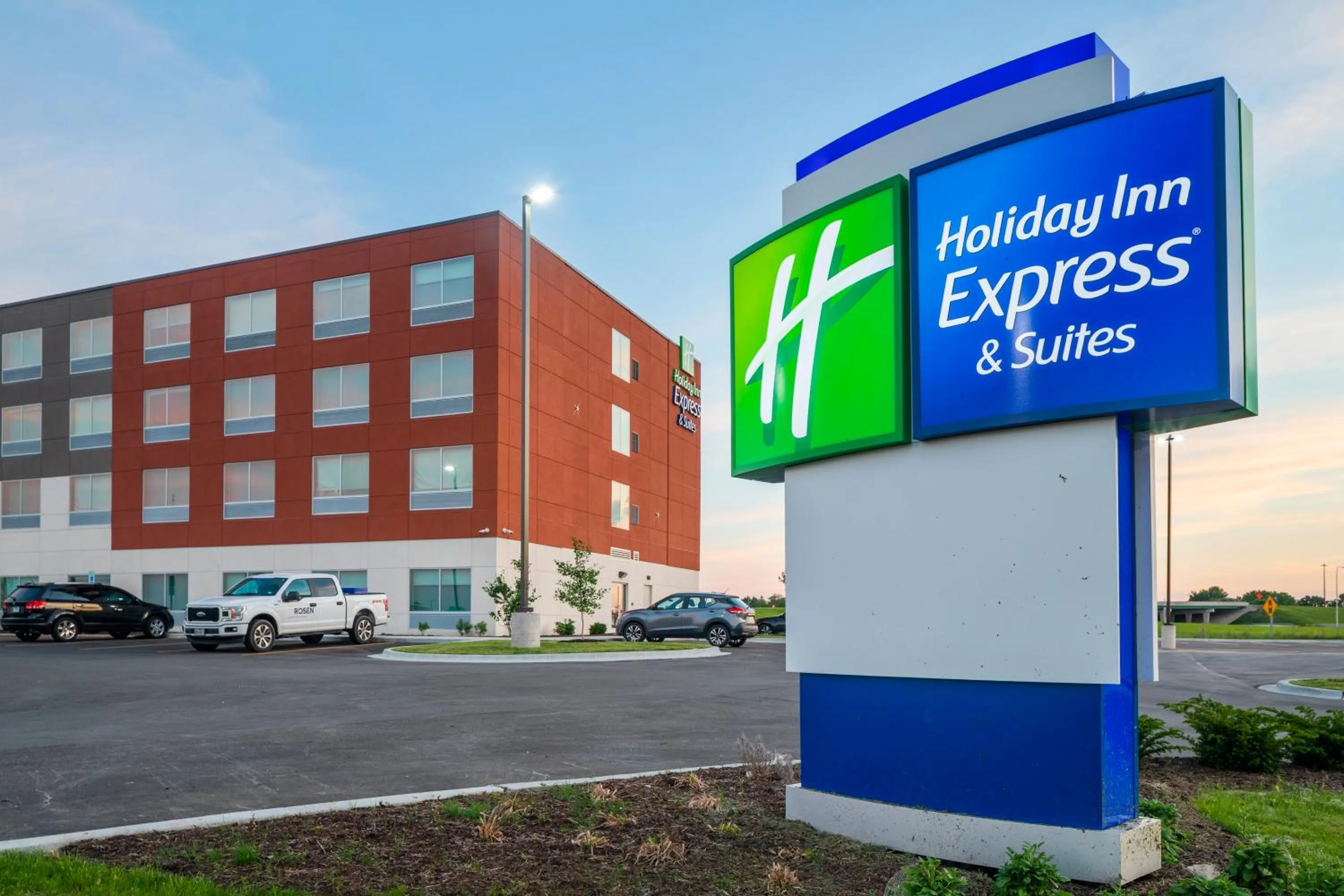 Property building in Holiday Inn Express & Suites - Bourbonnais East - Bradley by IHG