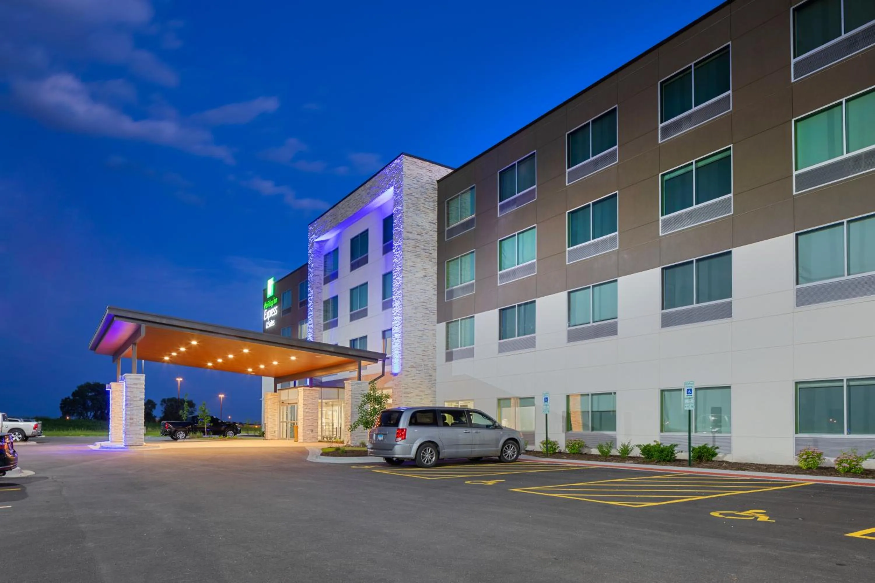 Property building in Holiday Inn Express & Suites - Bourbonnais East - Bradley by IHG