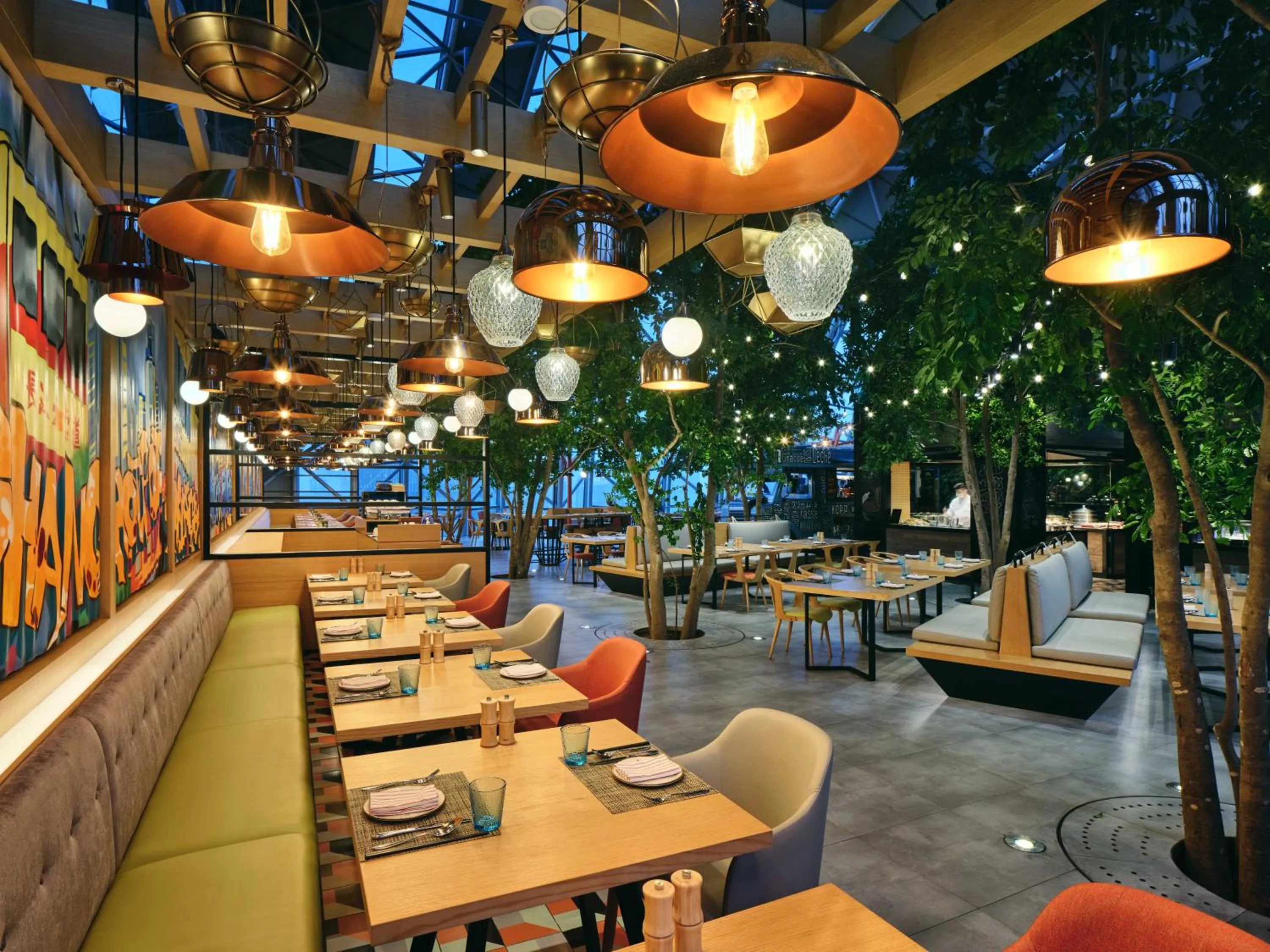 Restaurant/places to eat in InterContinental Chongqing Raffles City by IHG