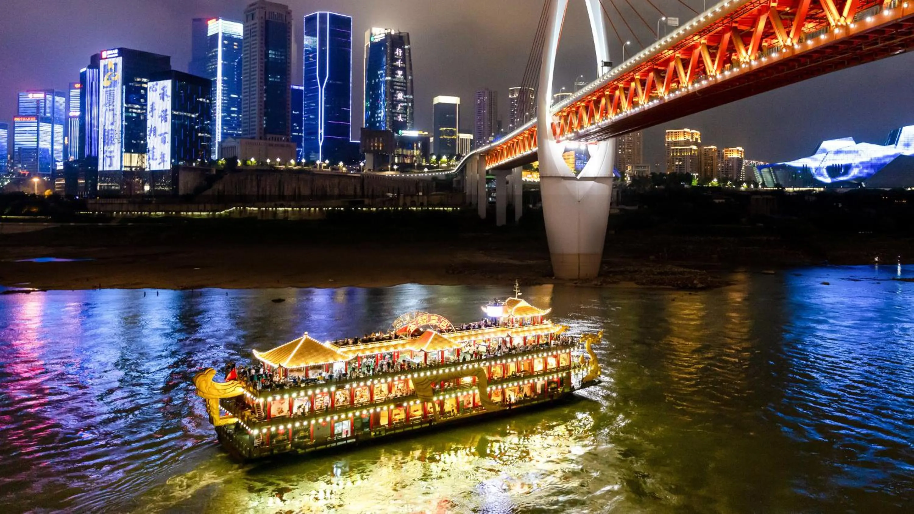 Area and facilities in InterContinental Chongqing Raffles City by IHG