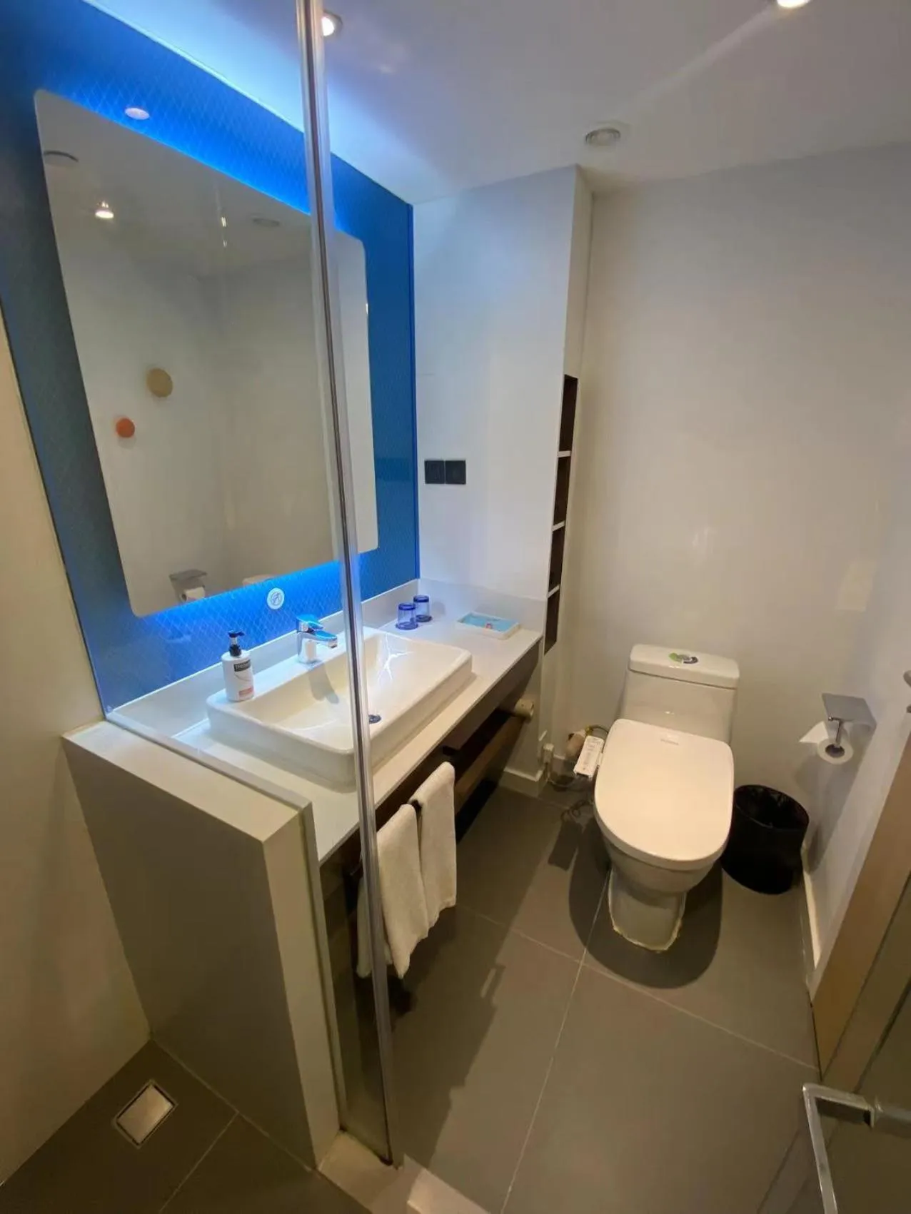 Toilet in Holiday Inn Express Hangzhou Westlake East by IHG