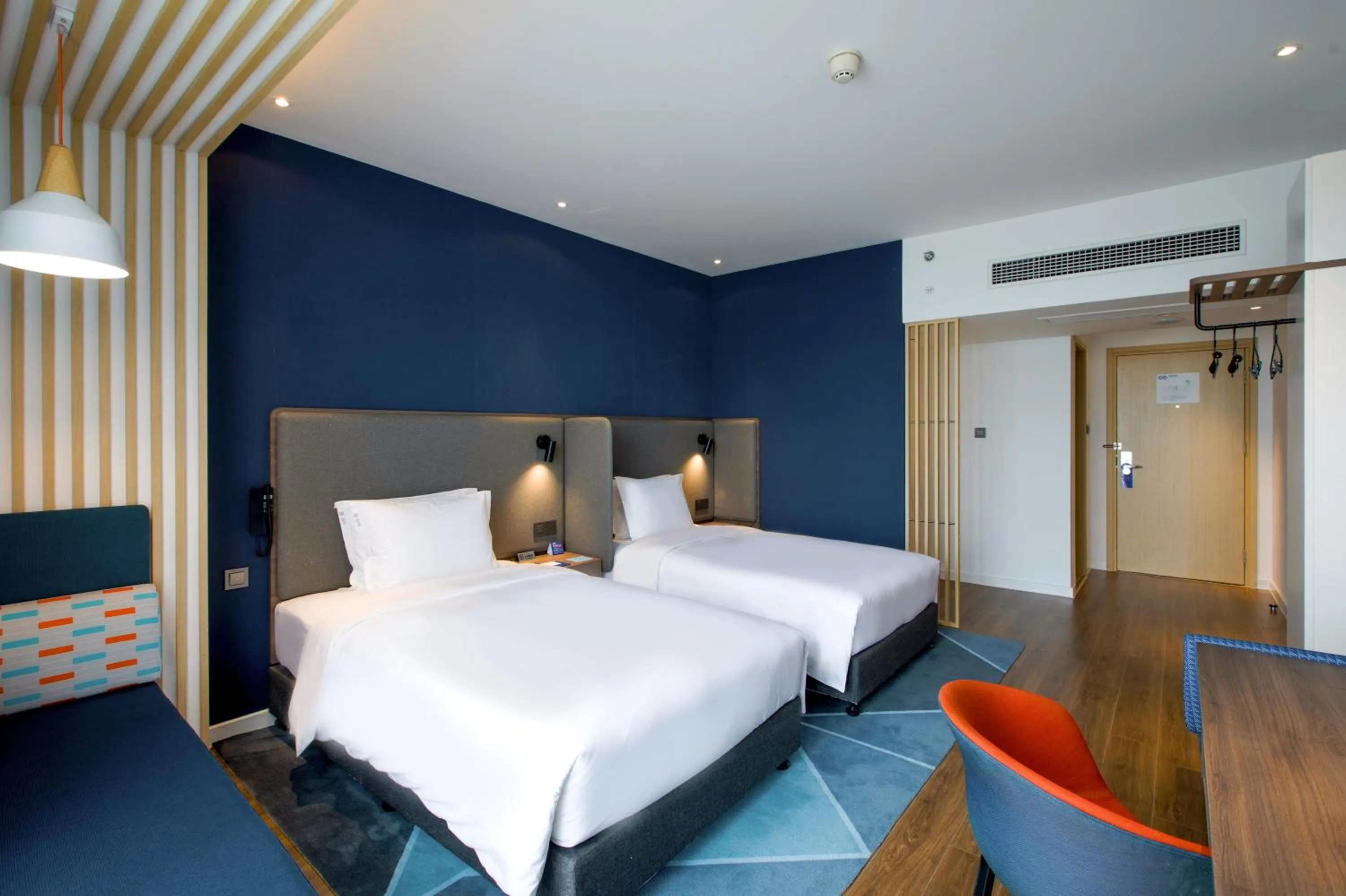 Photo of the whole room, Bed in Holiday Inn Express Zhangjiagang Free Trade Zone by IHG