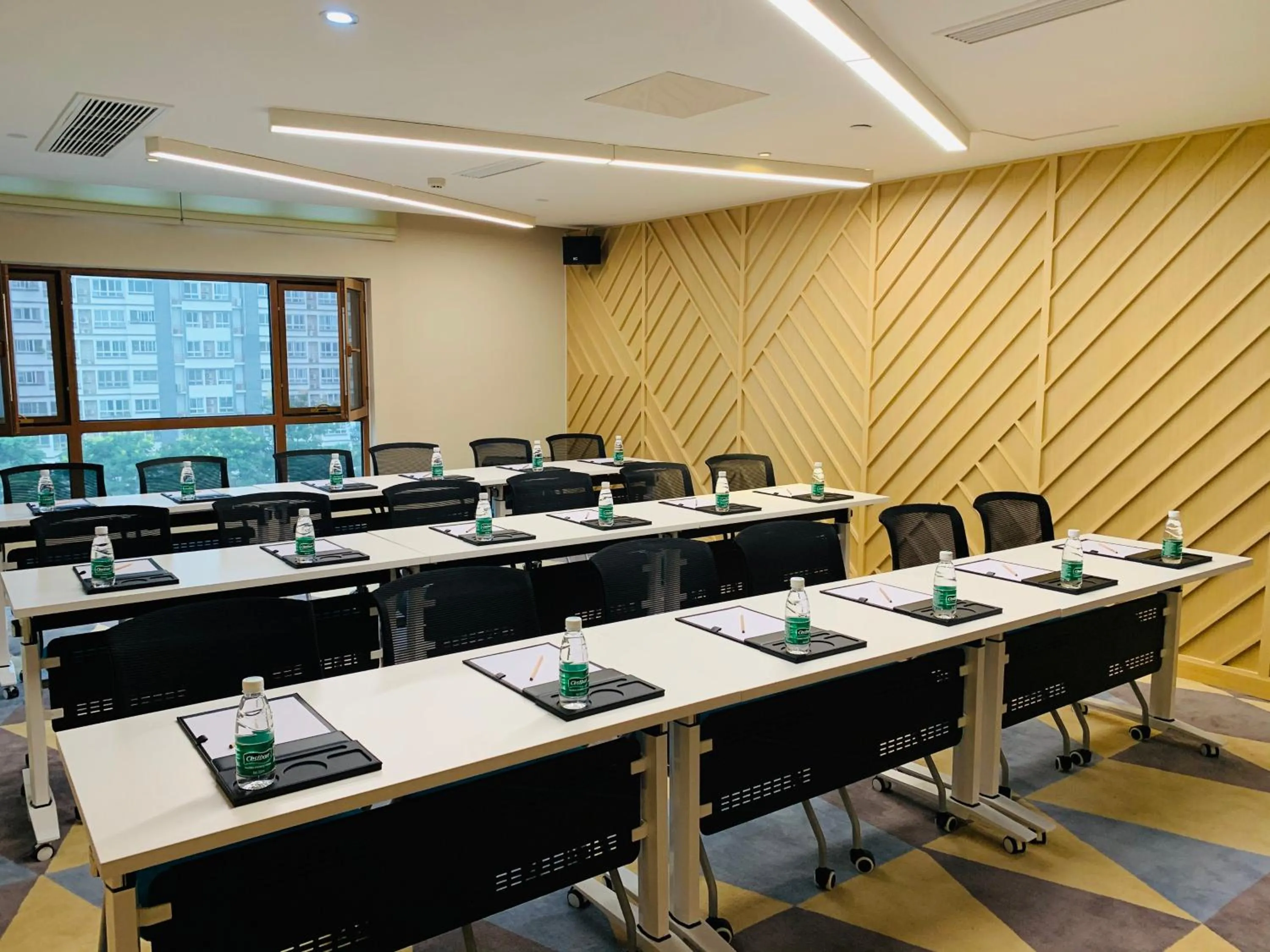 Meeting/conference room in Holiday Inn Express Zhangjiagang Free Trade Zone by IHG