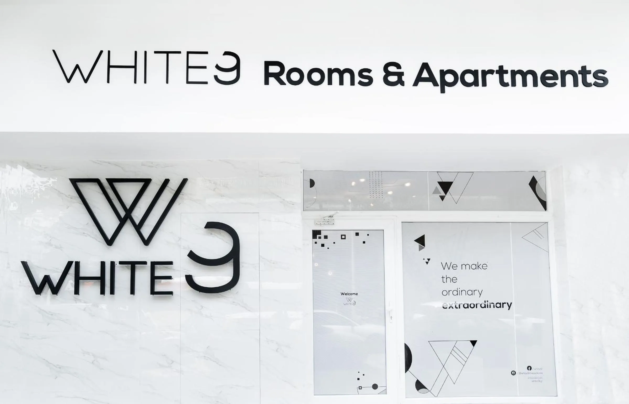 Facade/entrance in White 9