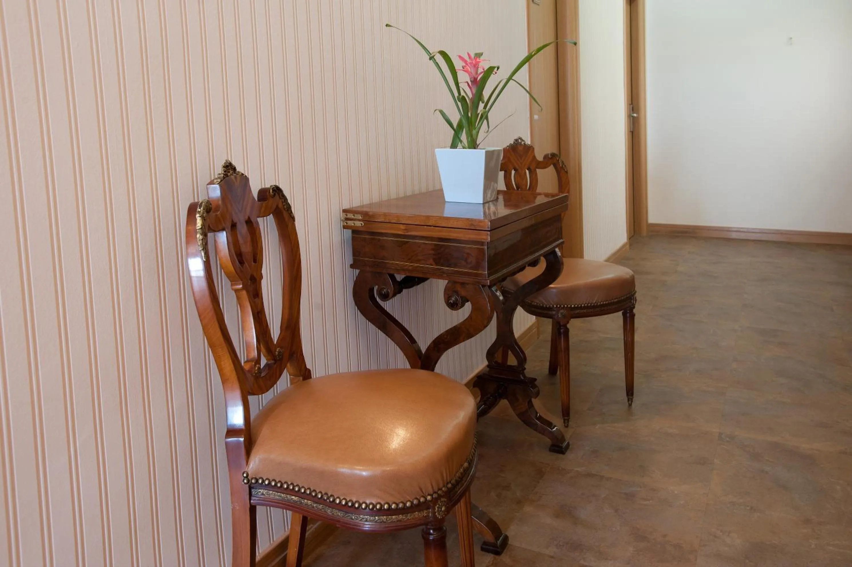 Decorative detail in Karalis Beach