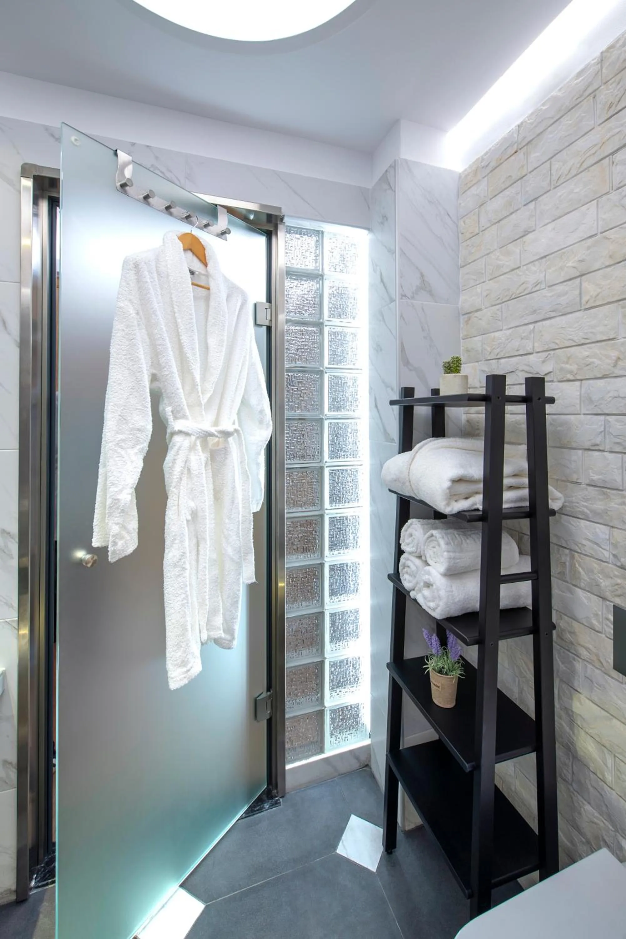 Bed in Karalis Beach