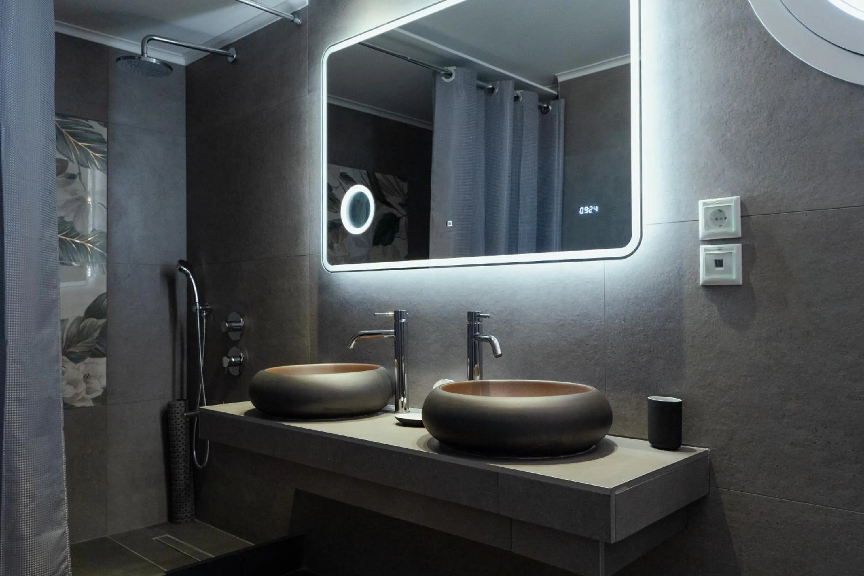 Bathroom in Karalis City Hotel