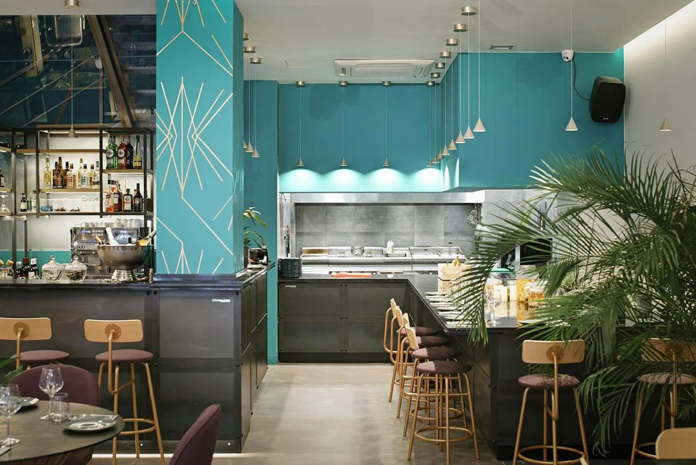 Restaurant/places to eat in The Gem Society Hotel