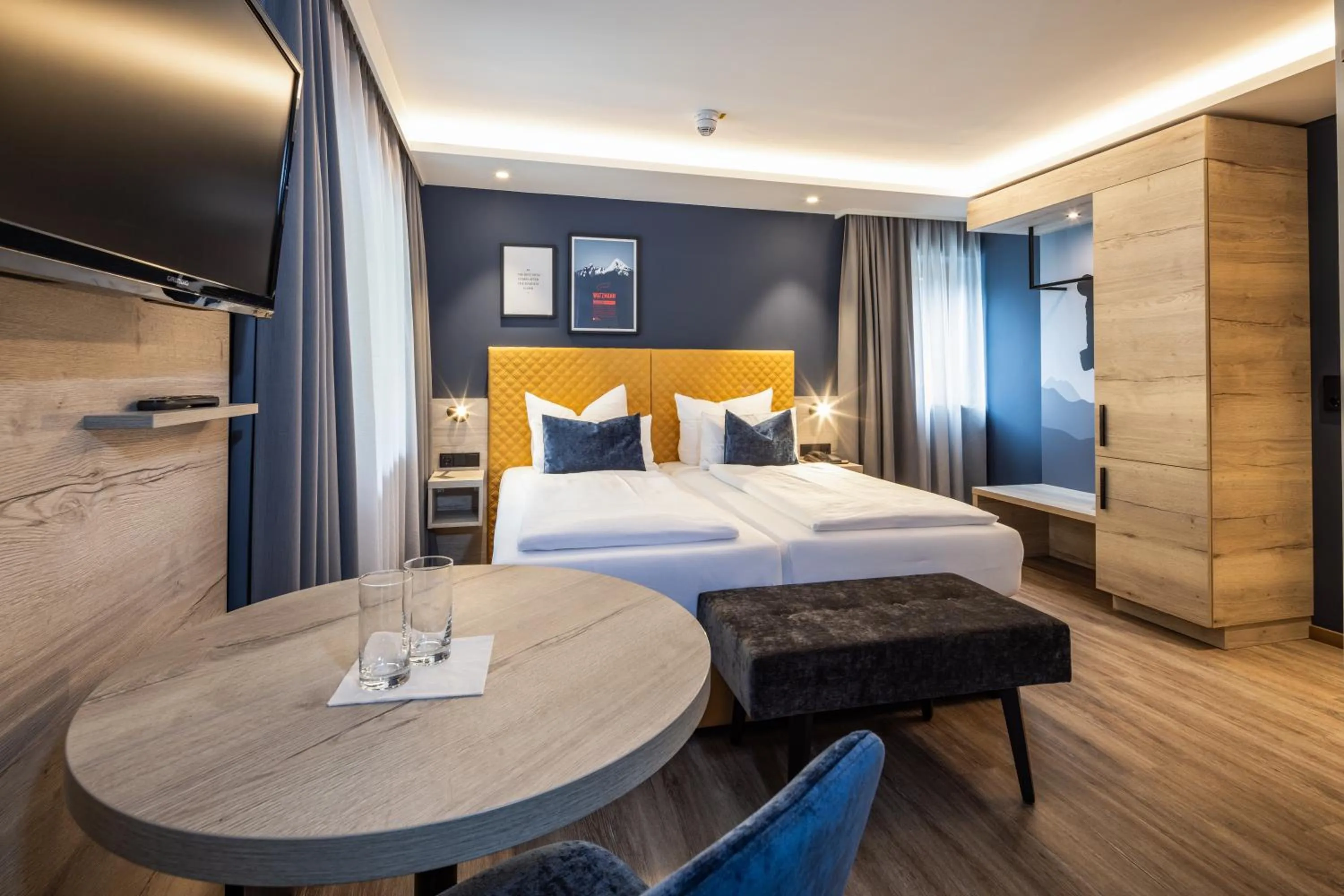 Photo of the whole room, Bed in Hotel Königssee