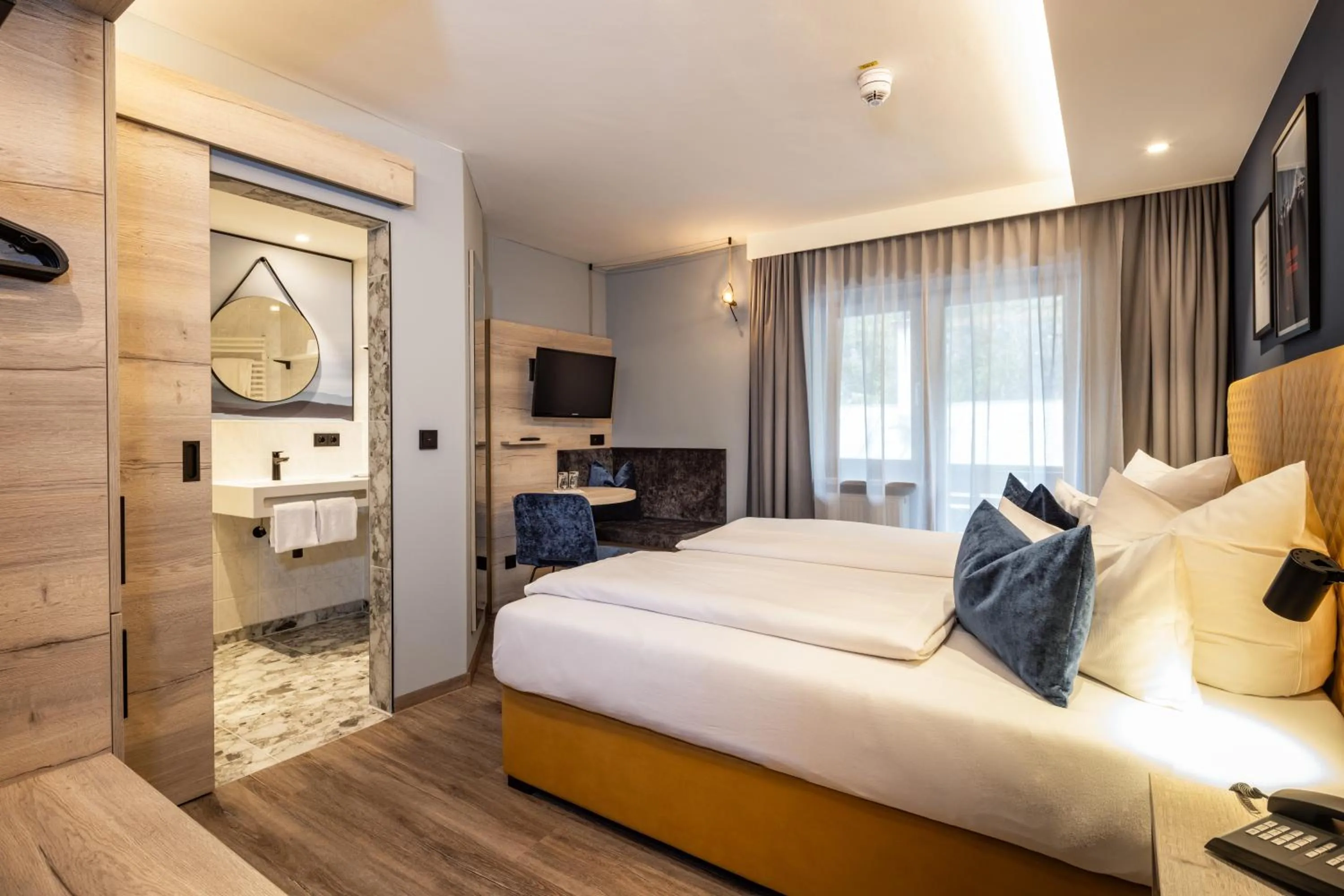 Photo of the whole room, Bed in Hotel Königssee