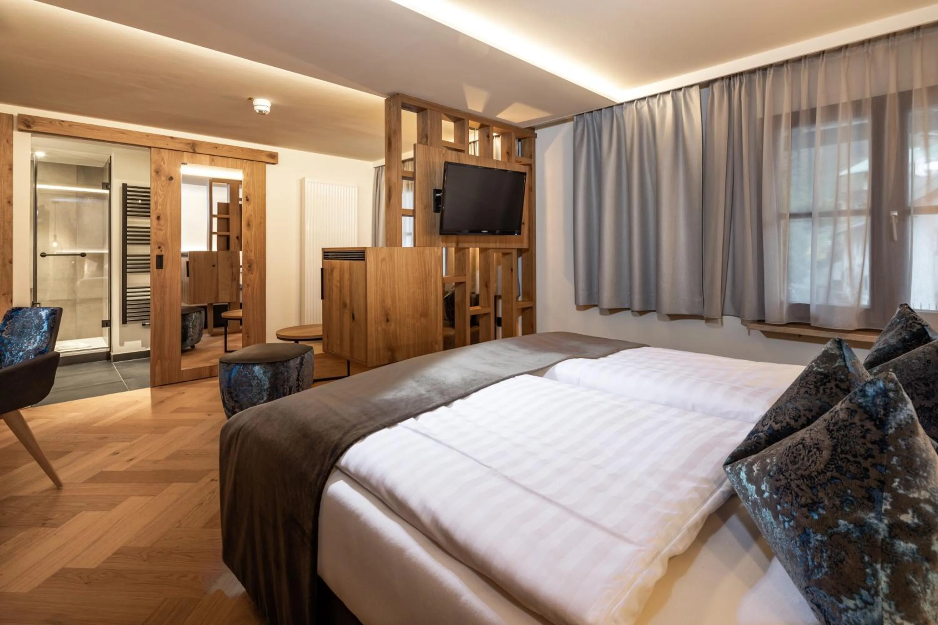Photo of the whole room, Bed in Hotel Königssee