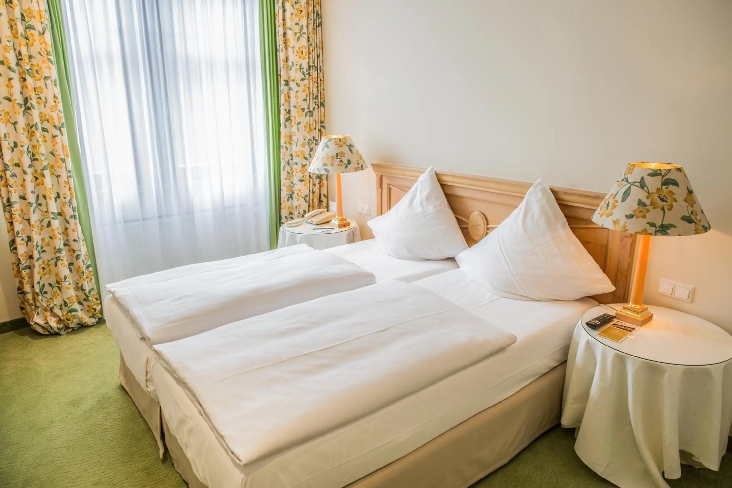 Bedroom, Bed in Central-Hotel Kaiserhof