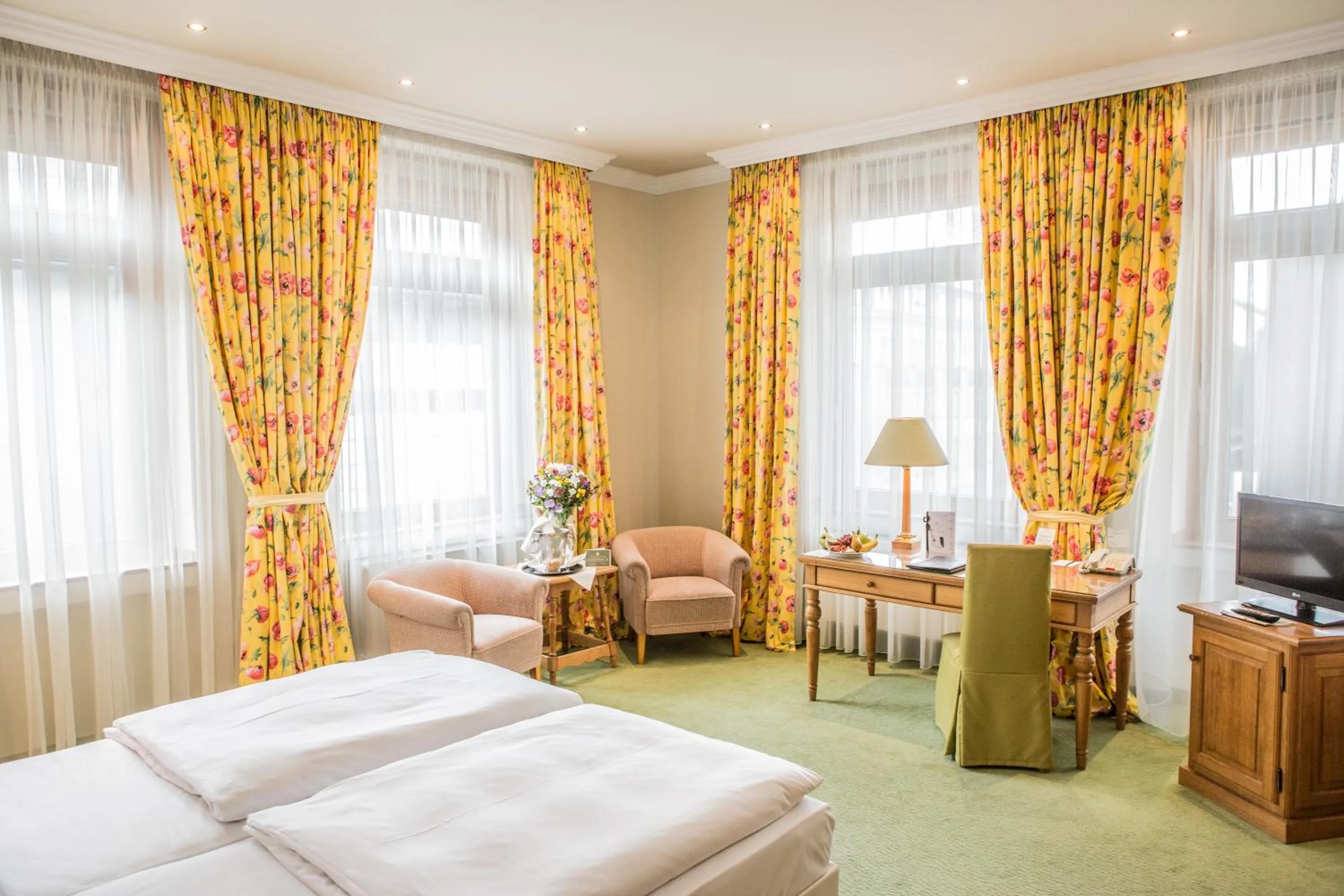 Bedroom, Bed in Central-Hotel Kaiserhof