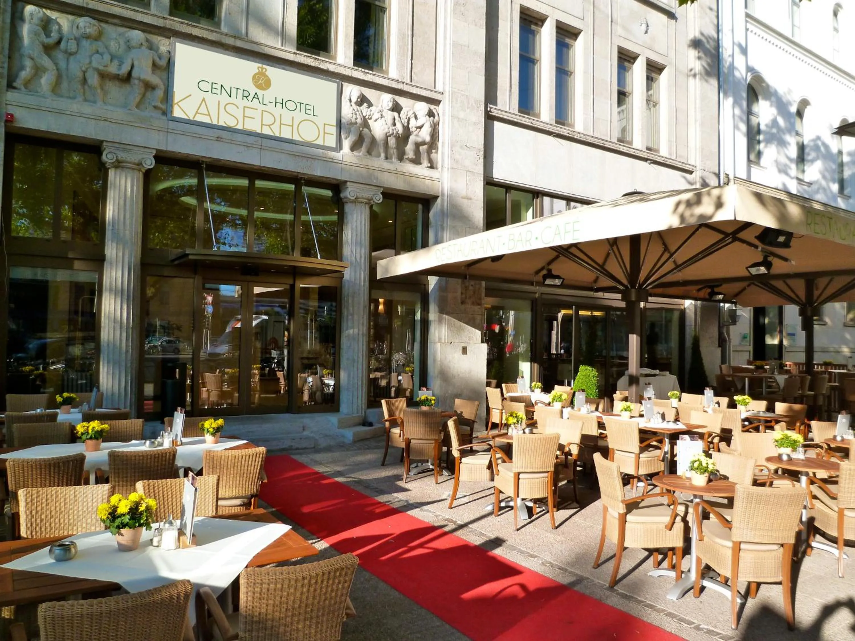 Restaurant/places to eat in Central-Hotel Kaiserhof