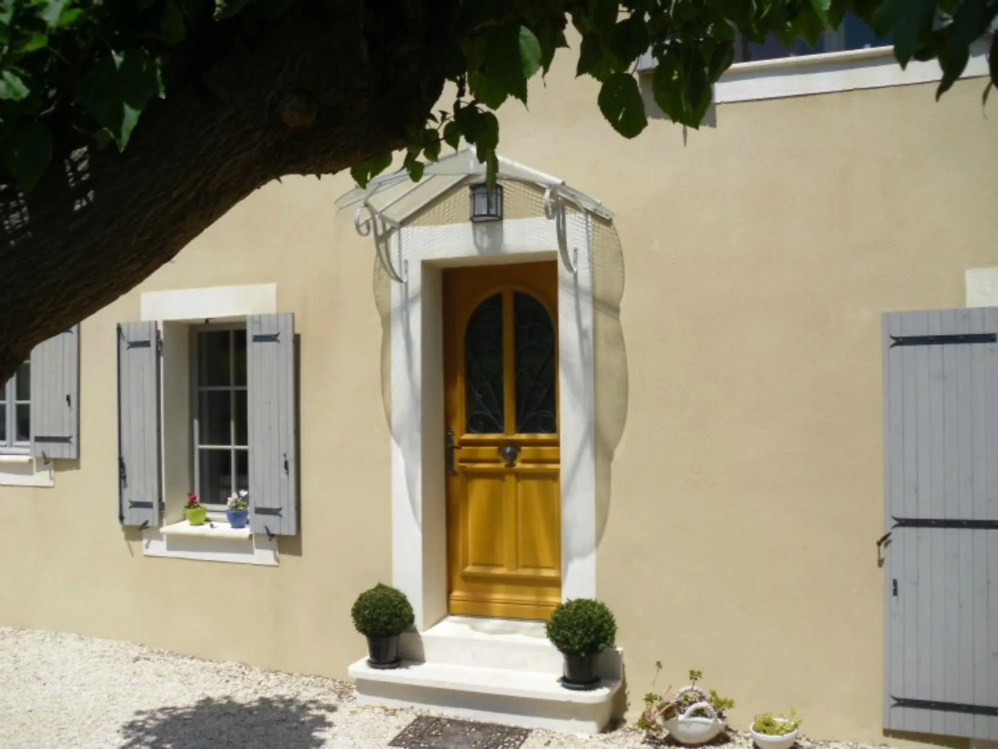 Facade/entrance in La Dentellière