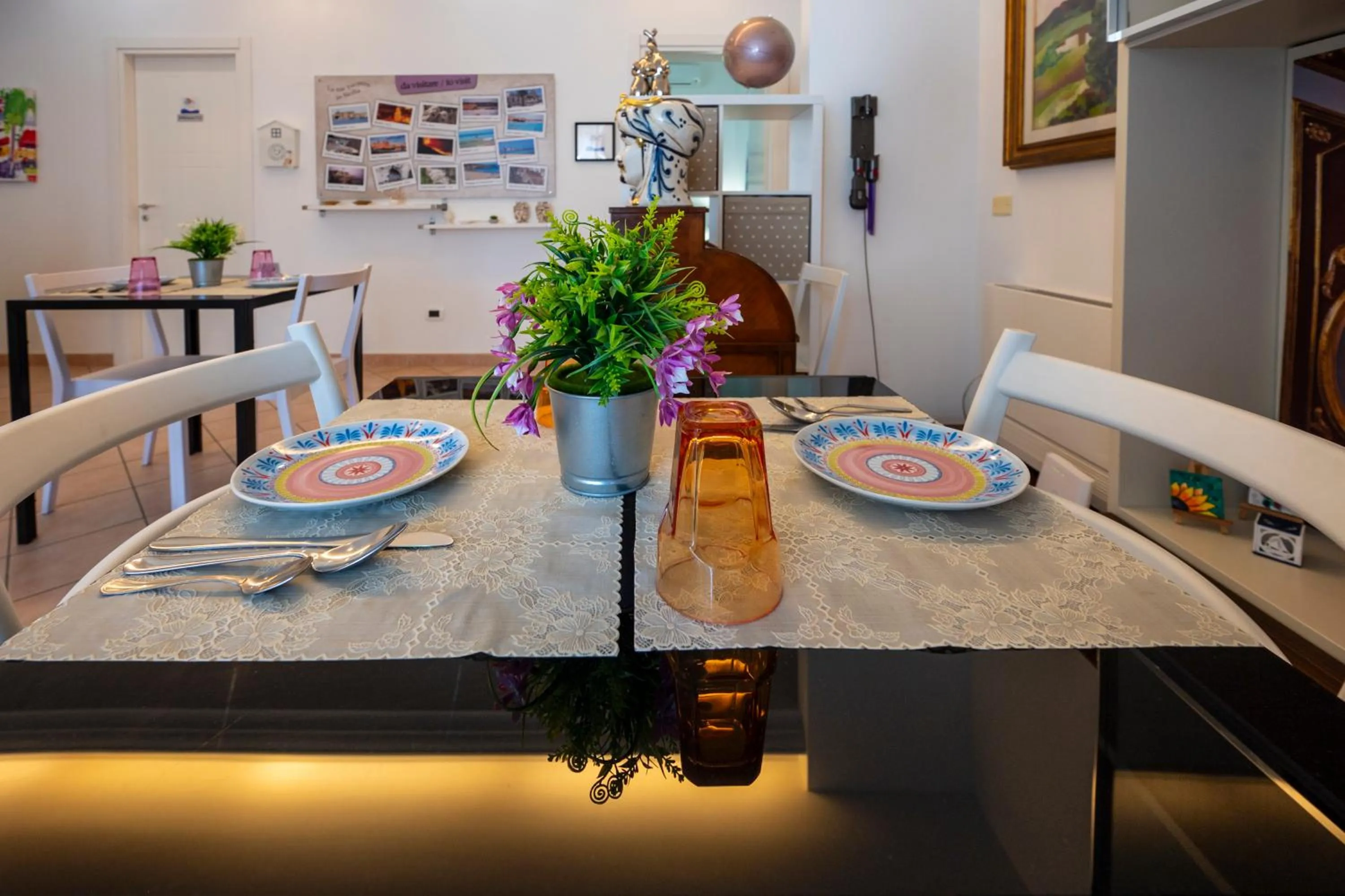 Food and drinks in Melody Room