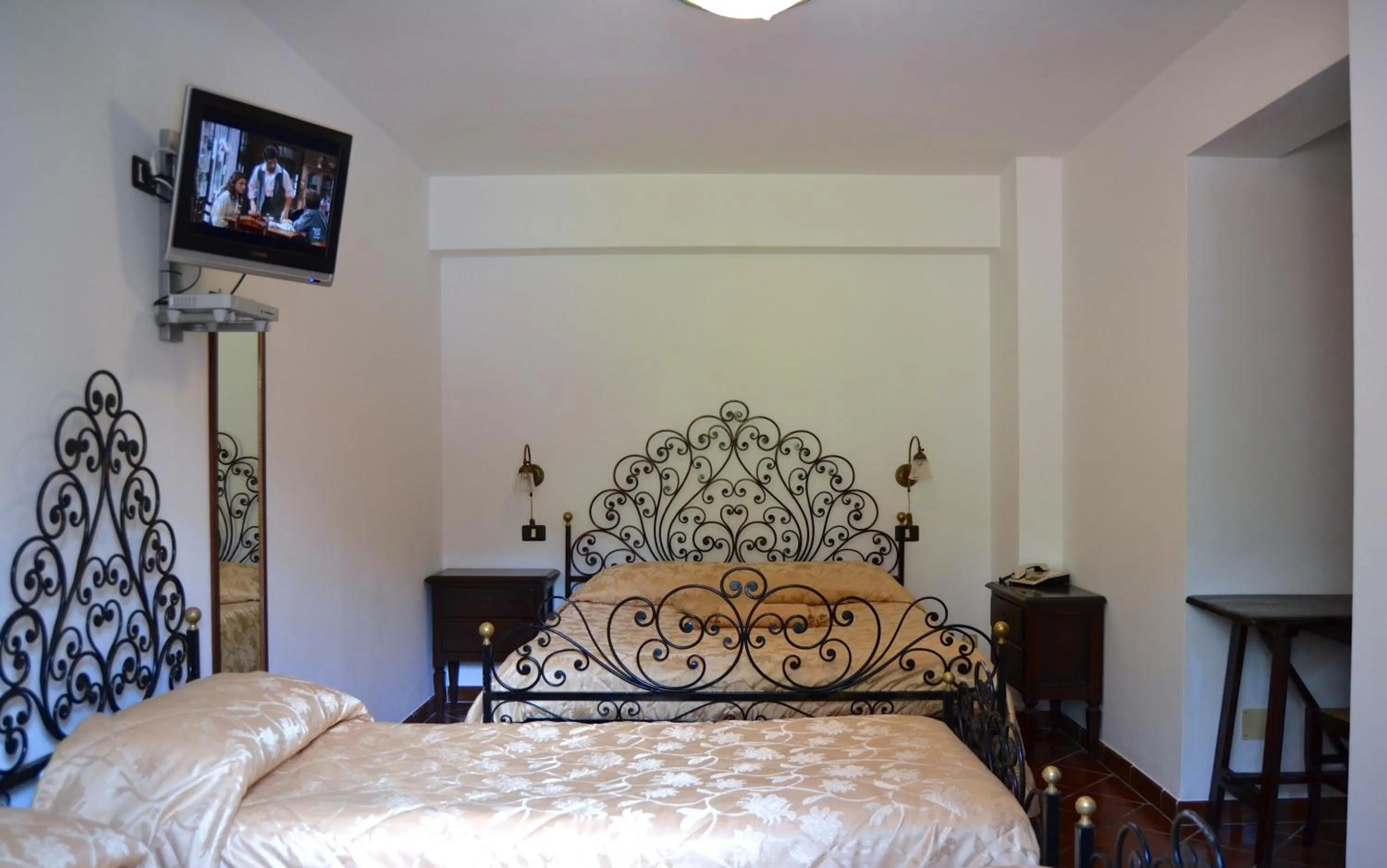 Bed in Hotel Bucaneve