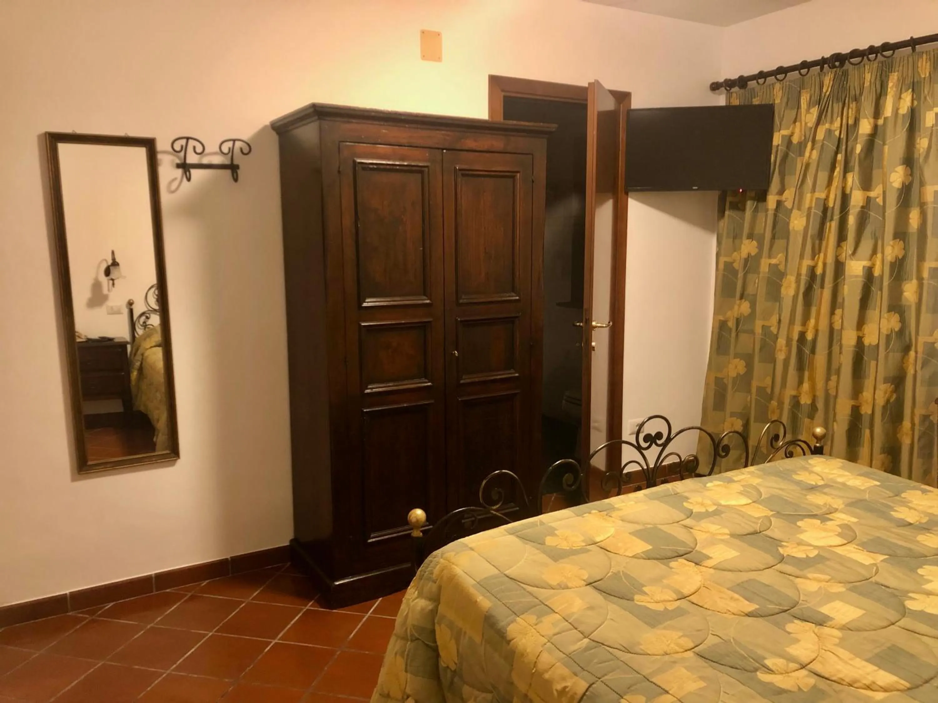 Bed in Hotel Bucaneve