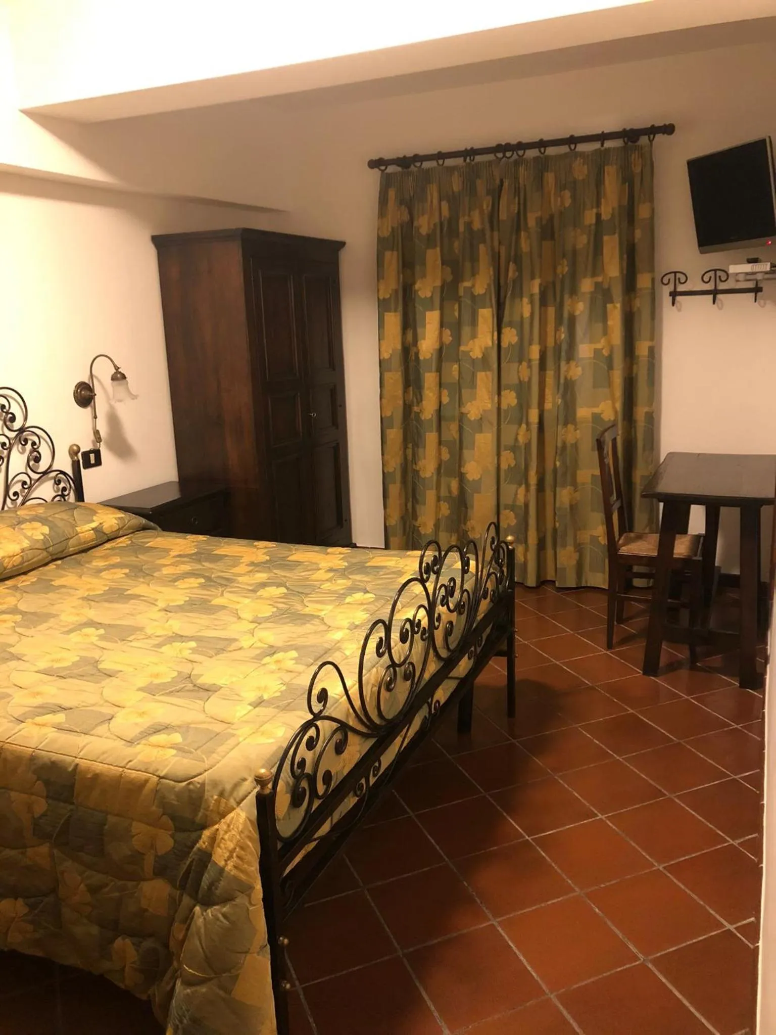 Bed in Hotel Bucaneve