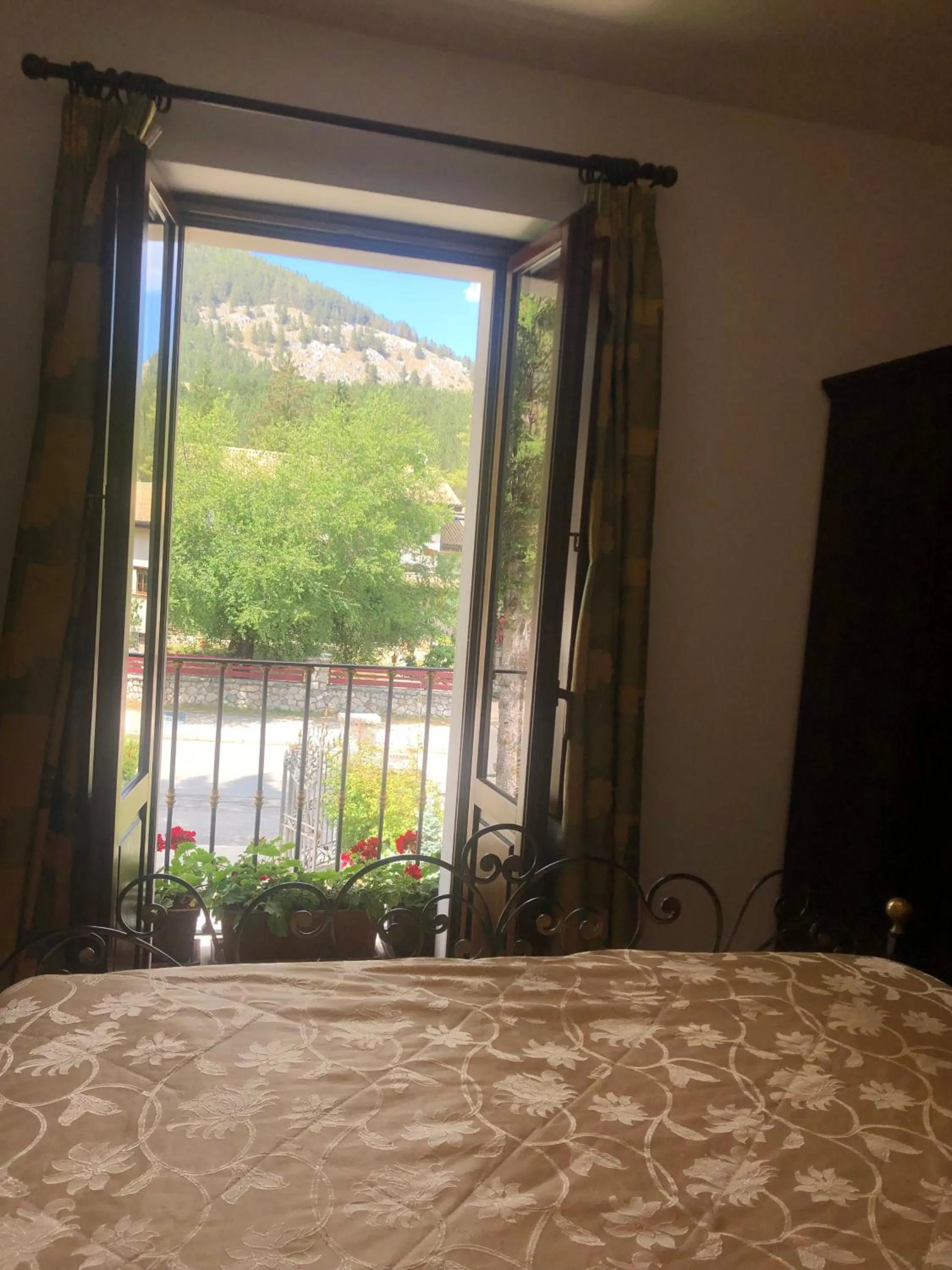 Bed in Hotel Bucaneve