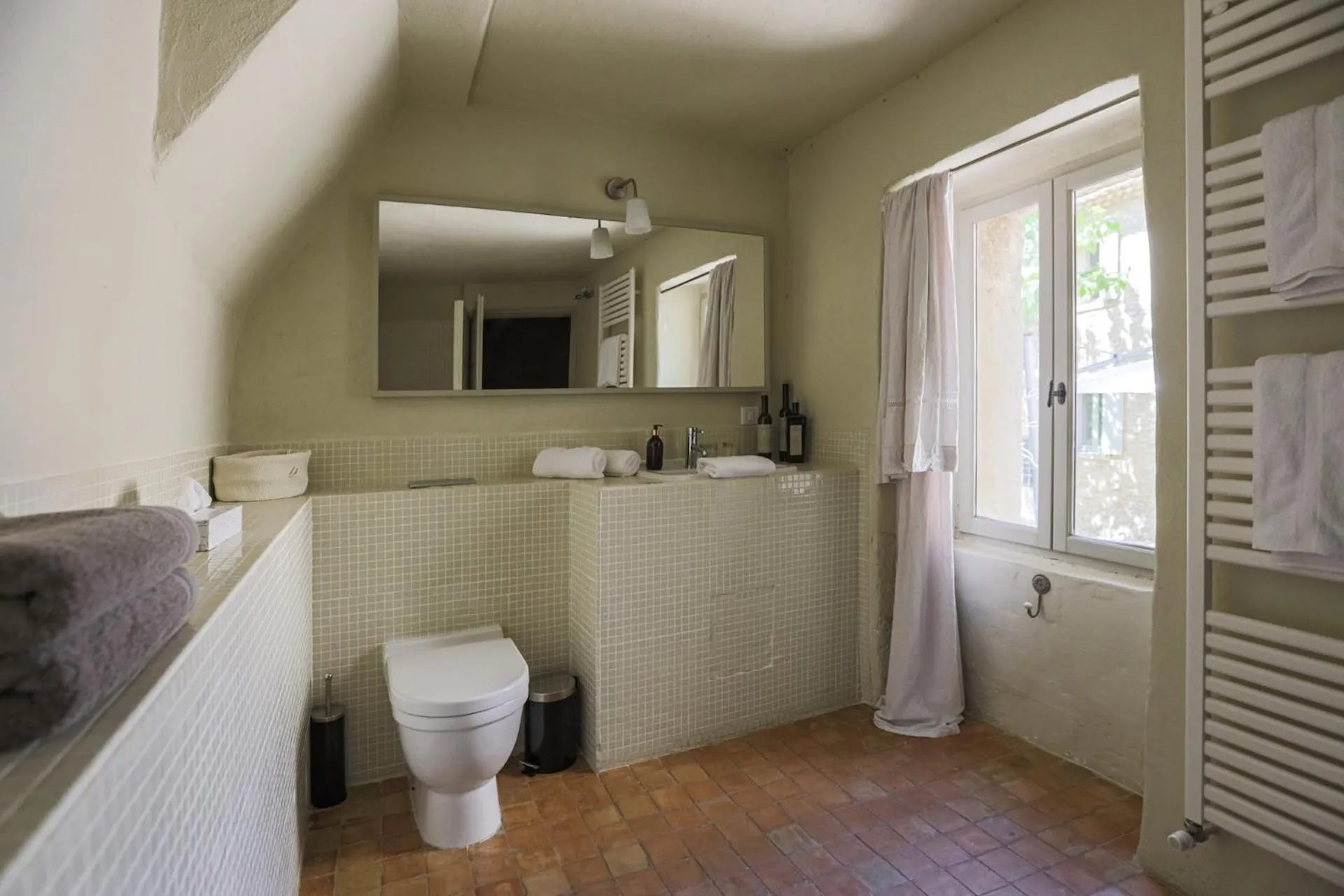 Bathroom in Le Prieuré La Madelène